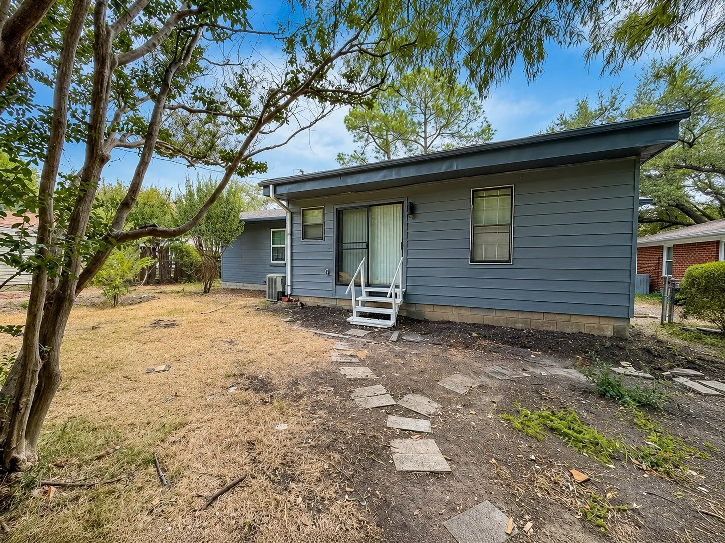 Single Family Residence For Sale in Dallas County , 1323 Crestridge Drive, Mesquite, Texas 75149, 4 Bedroom, 3 Bathroom, 1 Garage spaces, 1,194 Sqft, built in 1956, mls#21378097, Real Estate Agent in Mesquite, Homes For Sale in Dallas county, Homes For Sale in Mesquite, Realtor in Mesquite Texas, Real Estate Brokerage Independent Realty Texas, Luminita Cordes Realtor