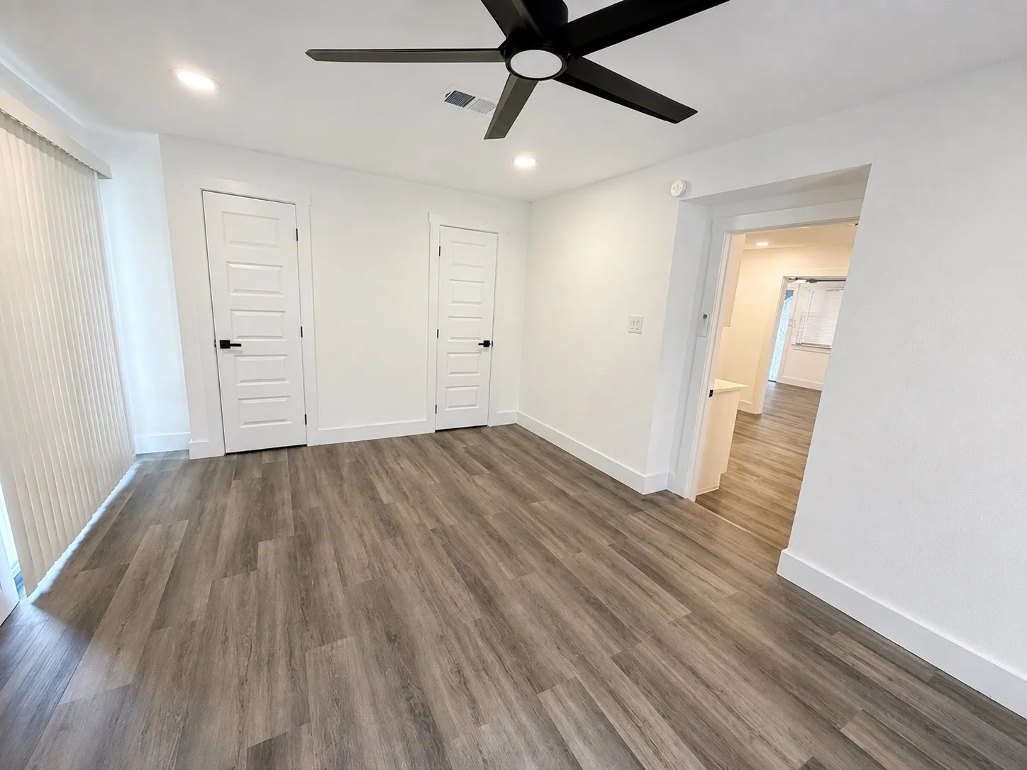 Single Family Residence For Sale in Dallas County , 1323 Crestridge Drive, Mesquite, Texas 75149, 4 Bedroom, 3 Bathroom, 1 Garage spaces, 1,194 Sqft, built in 1956, mls#21378097, Real Estate Agent in Mesquite, Homes For Sale in Dallas county, Homes For Sale in Mesquite, Realtor in Mesquite Texas, Real Estate Brokerage Independent Realty Texas, Luminita Cordes Realtor