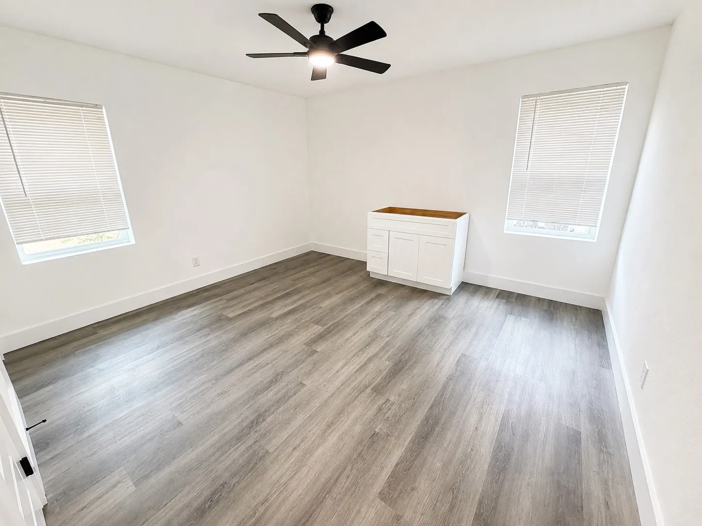 Single Family Residence For Sale in Dallas County , 1323 Crestridge Drive, Mesquite, Texas 75149, 4 Bedroom, 3 Bathroom, 1 Garage spaces, 1,194 Sqft, built in 1956, mls#21378097, Real Estate Agent in Mesquite, Homes For Sale in Dallas county, Homes For Sale in Mesquite, Realtor in Mesquite Texas, Real Estate Brokerage Independent Realty Texas, Luminita Cordes Realtor