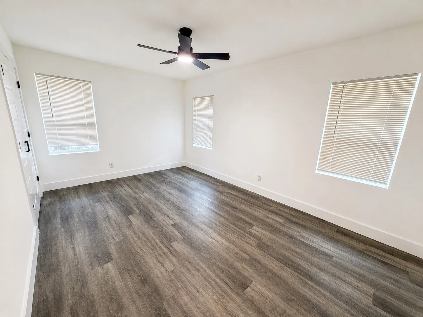 Single Family Residence For Sale in Dallas County , 1323 Crestridge Drive, Mesquite, Texas 75149, 4 Bedroom, 3 Bathroom, 1 Garage spaces, 1,194 Sqft, built in 1956, mls#21378097, Real Estate Agent in Mesquite, Homes For Sale in Dallas county, Homes For Sale in Mesquite, Realtor in Mesquite Texas, Real Estate Brokerage Independent Realty Texas, Luminita Cordes Realtor