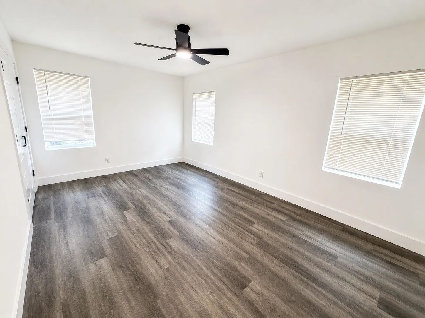 Single Family Residence For Sale in Dallas County , 1323 Crestridge Drive, Mesquite, Texas 75149, 4 Bedroom, 3 Bathroom, 1 Garage spaces, 1,194 Sqft, built in 1956, mls#21378097, Real Estate Agent in Mesquite, Homes For Sale in Dallas county, Homes For Sale in Mesquite, Realtor in Mesquite Texas, Real Estate Brokerage Independent Realty Texas, Luminita Cordes Realtor