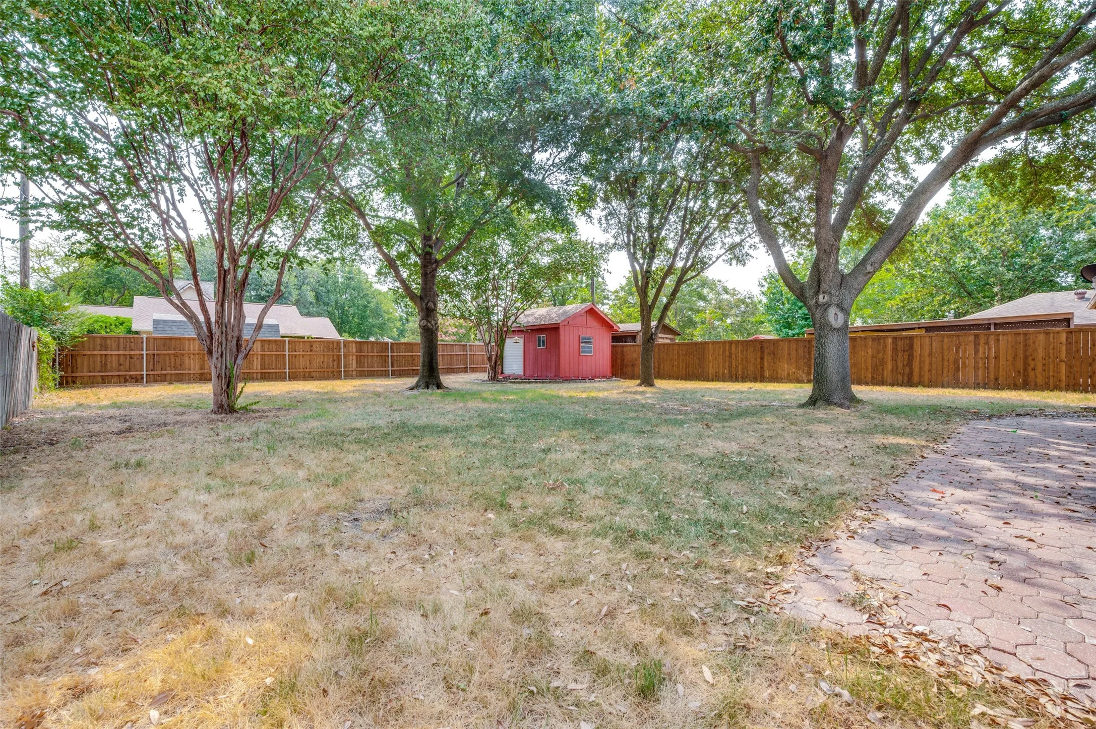 Single Family Residence For Sale in Denton County , 1909 Oak Hill Drive, Corinth, Texas 76210, 3 Bedroom, 2 Bathroom, 2 Garage spaces, 1,459 Sqft, built in 1984, mls#21378212, Real Estate Agent in Corinth, Homes For Sale in Denton county, Homes For Sale in Corinth, Realtor in Corinth Texas, Real Estate Brokerage Independent Realty Texas, Luminita Cordes Realtor