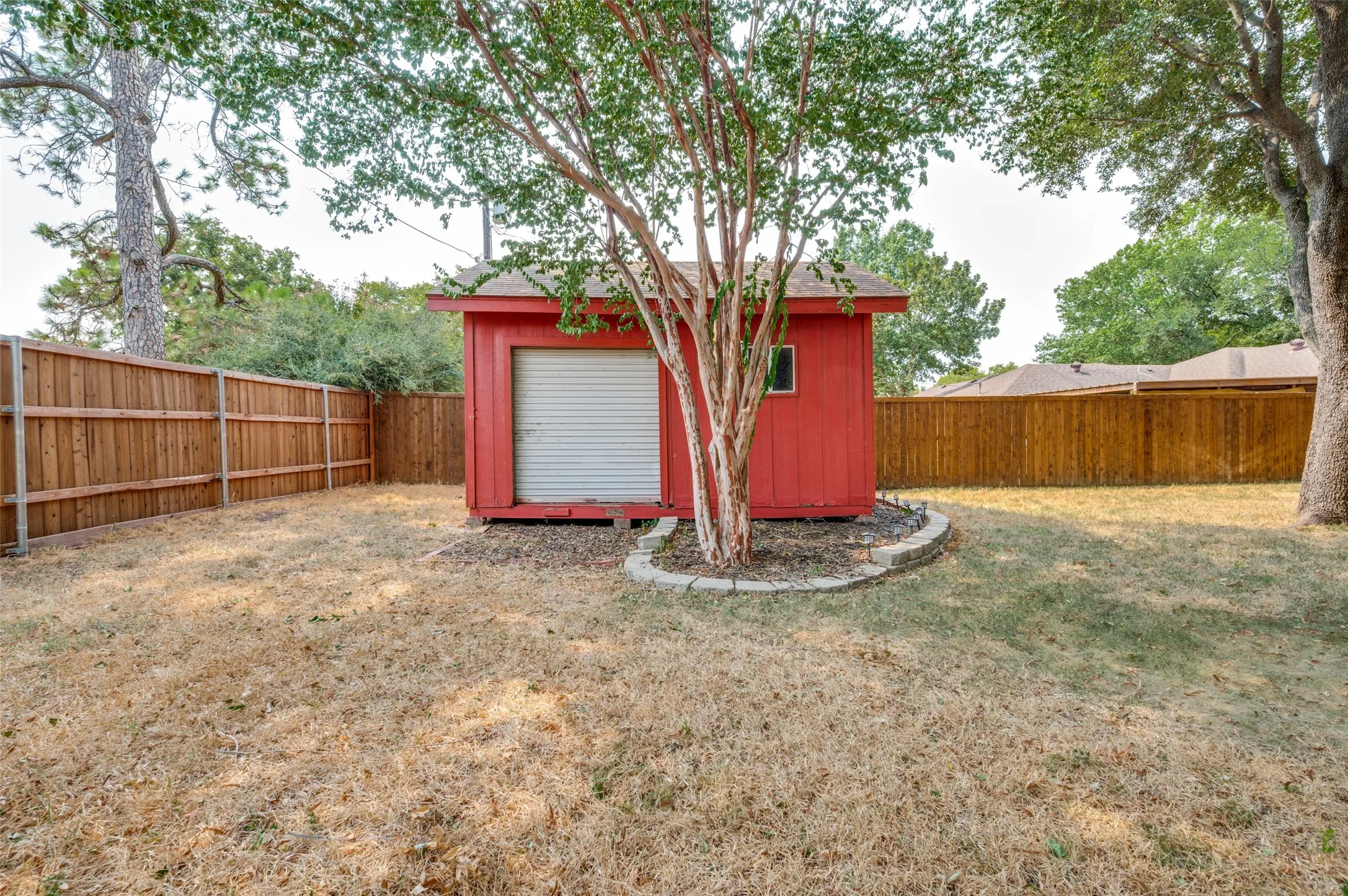 Single Family Residence For Sale in Denton County , 1909 Oak Hill Drive, Corinth, Texas 76210, 3 Bedroom, 2 Bathroom, 2 Garage spaces, 1,459 Sqft, built in 1984, mls#21378212, Real Estate Agent in Corinth, Homes For Sale in Denton county, Homes For Sale in Corinth, Realtor in Corinth Texas, Real Estate Brokerage Independent Realty Texas, Luminita Cordes Realtor