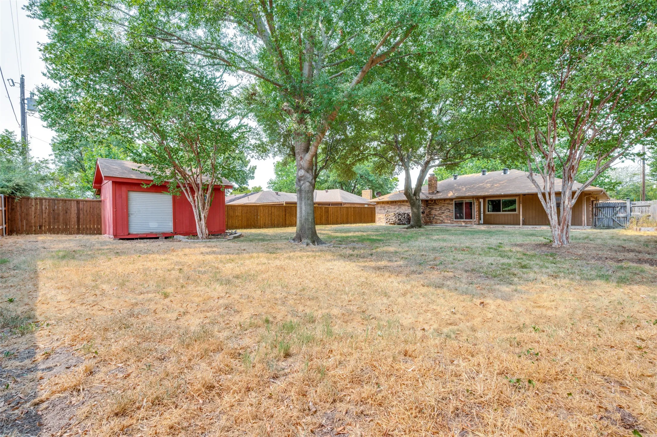 Single Family Residence For Sale in Denton County , 1909 Oak Hill Drive, Corinth, Texas 76210, 3 Bedroom, 2 Bathroom, 2 Garage spaces, 1,459 Sqft, built in 1984, mls#21378212, Real Estate Agent in Corinth, Homes For Sale in Denton county, Homes For Sale in Corinth, Realtor in Corinth Texas, Real Estate Brokerage Independent Realty Texas, Luminita Cordes Realtor