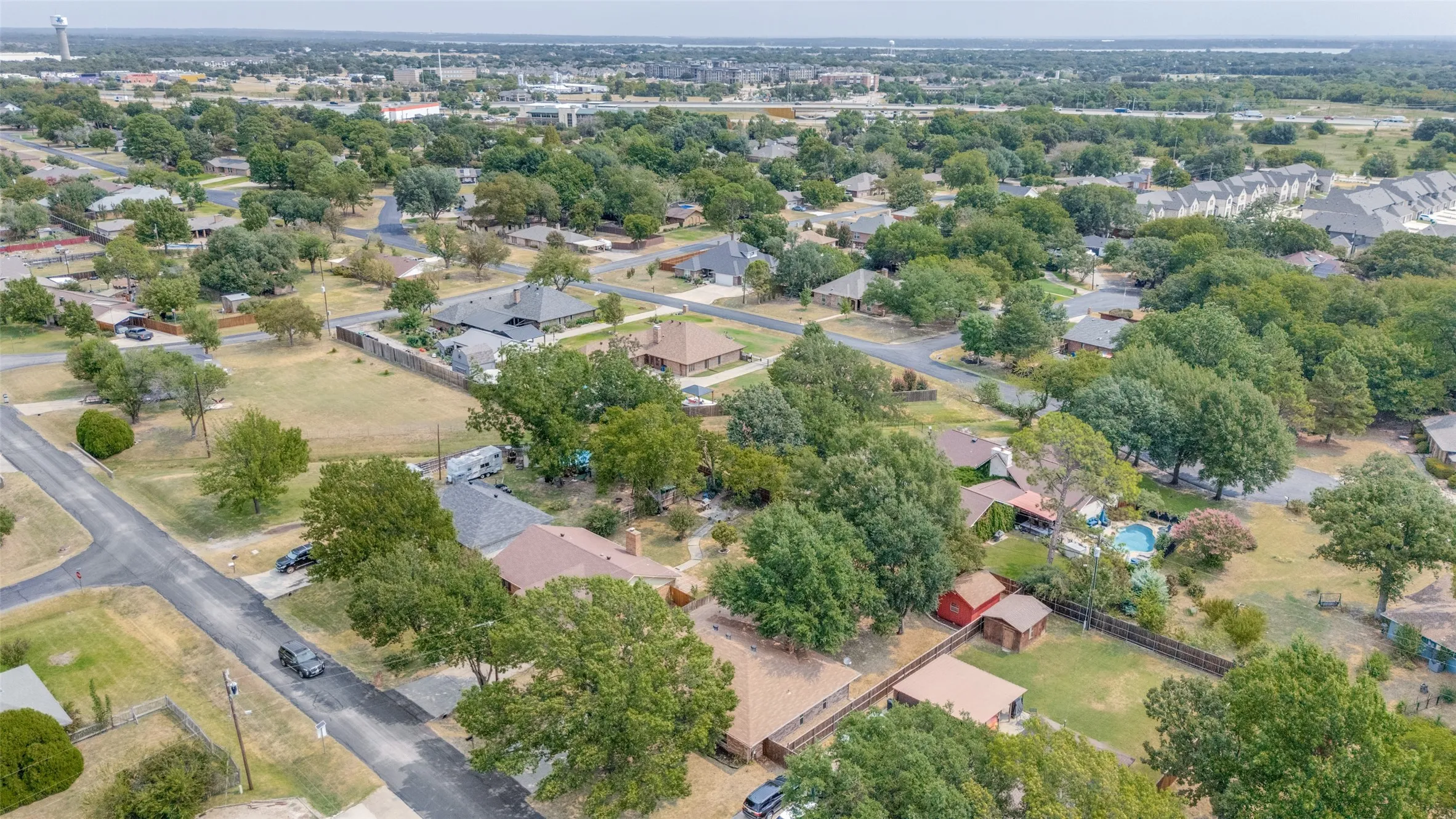 Single Family Residence For Sale in Denton County , 1909 Oak Hill Drive, Corinth, Texas 76210, 3 Bedroom, 2 Bathroom, 2 Garage spaces, 1,459 Sqft, built in 1984, mls#21378212, Real Estate Agent in Corinth, Homes For Sale in Denton county, Homes For Sale in Corinth, Realtor in Corinth Texas, Real Estate Brokerage Independent Realty Texas, Luminita Cordes Realtor