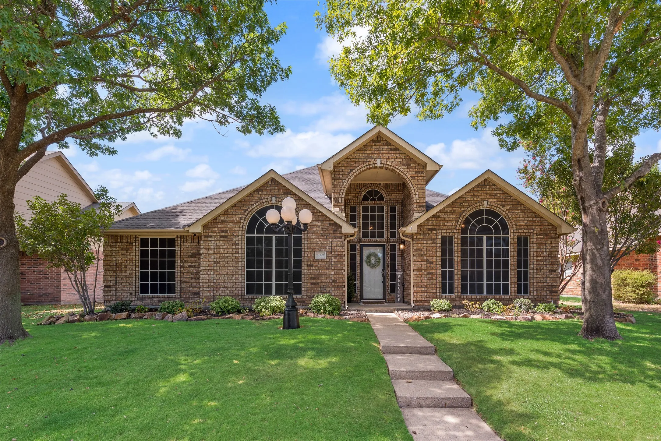Single Family Residence For Rent in Rockwall County , 2893 Hampshire Lane, Rockwall, Texas 75032, 4 Bedroom, 2 Bathroom, 2 Garage spaces, 2,193 Sqft, built in 2000, mls#21378202, Real Estate Agent in Rockwall, Homes For Rent in Rockwall county, Homes For Rent in Rockwall, Realtor in Rockwall Texas, Real Estate Brokerage Independent Realty Texas, Luminita Cordes Realtor