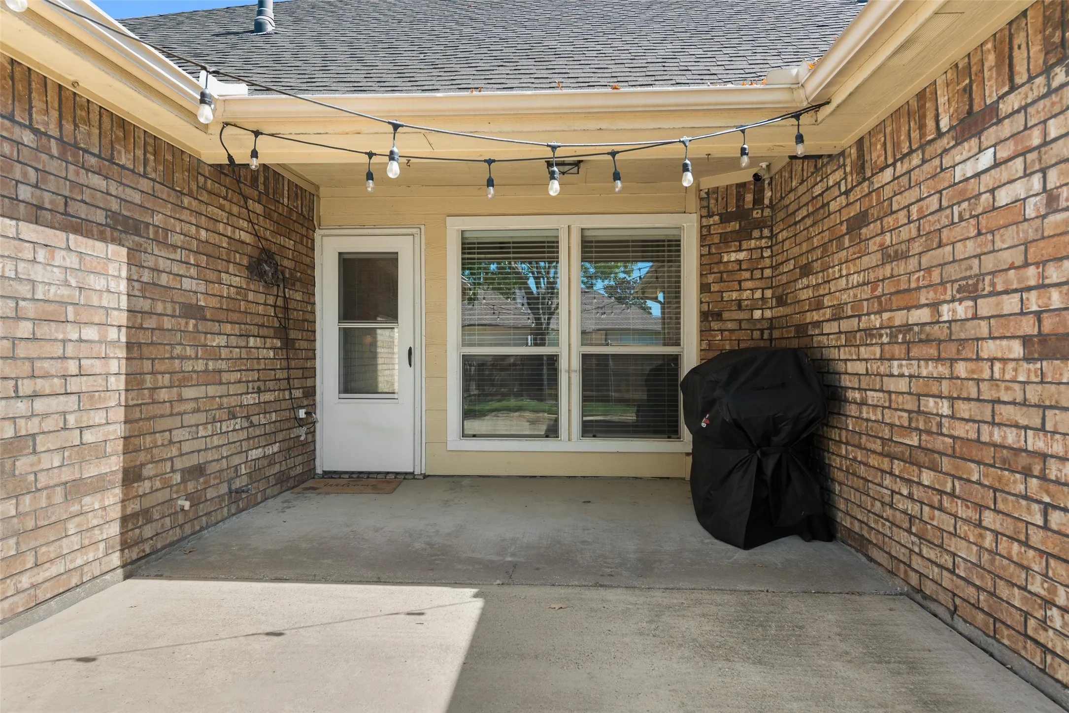 Single Family Residence For Rent in Rockwall County , 2893 Hampshire Lane, Rockwall, Texas 75032, 4 Bedroom, 2 Bathroom, 2 Garage spaces, 2,193 Sqft, built in 2000, mls#21378202, Real Estate Agent in Rockwall, Homes For Rent in Rockwall county, Homes For Rent in Rockwall, Realtor in Rockwall Texas, Real Estate Brokerage Independent Realty Texas, Luminita Cordes Realtor
