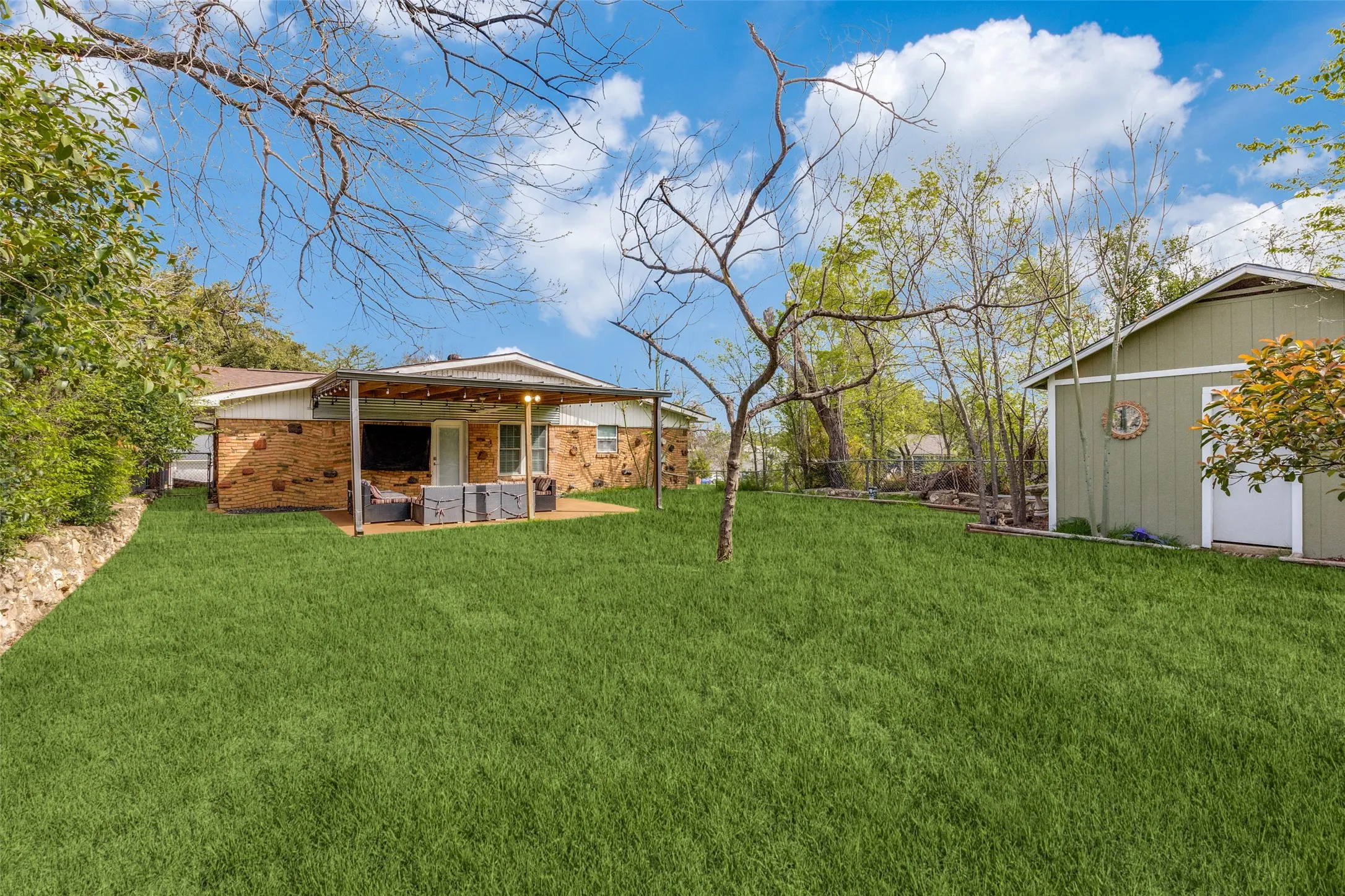 Single Family Residence For Sale in Tarrant County , 4633 Diaz Avenue, Fort Worth, Texas 76107, 2 Bedroom, 2 Bathroom, 1 Garage spaces, 1,387 Sqft, built in 1956, mls#21376943, Real Estate Agent in Fort Worth, Homes For Sale in Tarrant county, Homes For Sale in Fort Worth, Realtor in Fort Worth Texas, Real Estate Brokerage Independent Realty Texas, Luminita Cordes Realtor