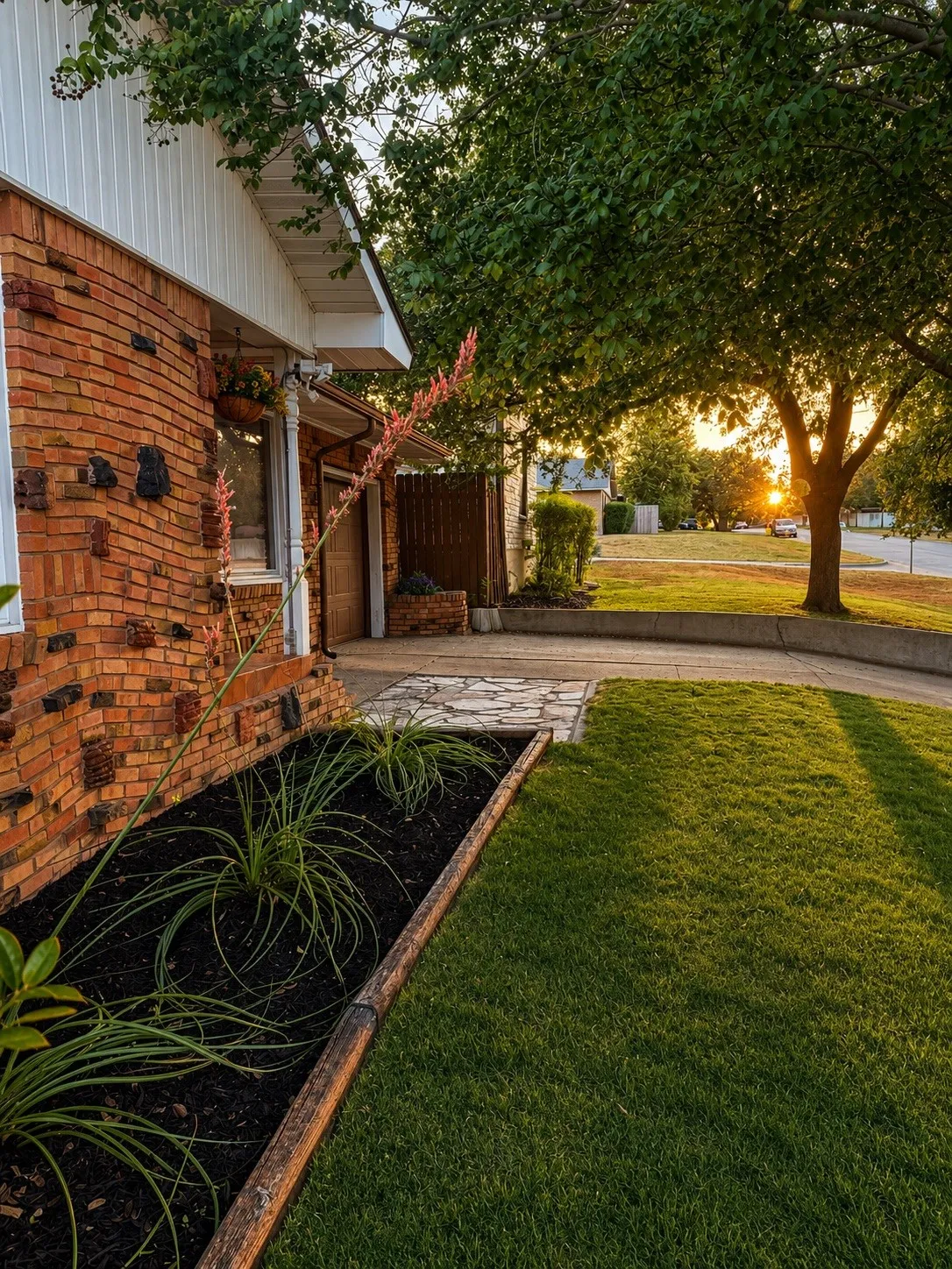 Single Family Residence For Sale in Tarrant County , 4633 Diaz Avenue, Fort Worth, Texas 76107, 2 Bedroom, 2 Bathroom, 1 Garage spaces, 1,387 Sqft, built in 1956, mls#21376943, Real Estate Agent in Fort Worth, Homes For Sale in Tarrant county, Homes For Sale in Fort Worth, Realtor in Fort Worth Texas, Real Estate Brokerage Independent Realty Texas, Luminita Cordes Realtor