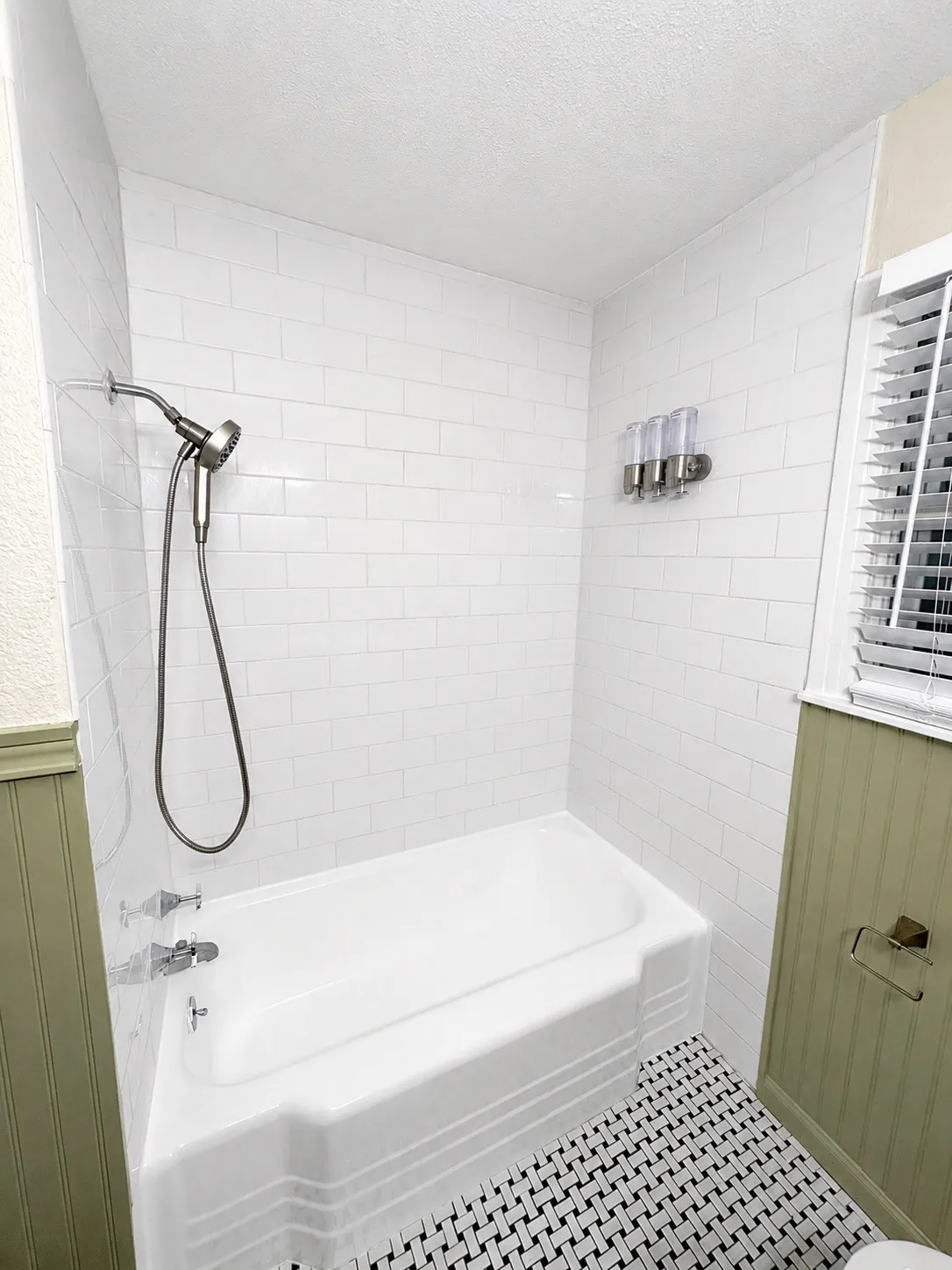 Single Family Residence For Sale in Tarrant County , 4633 Diaz Avenue, Fort Worth, Texas 76107, 2 Bedroom, 2 Bathroom, 1 Garage spaces, 1,387 Sqft, built in 1956, mls#21376943, Real Estate Agent in Fort Worth, Homes For Sale in Tarrant county, Homes For Sale in Fort Worth, Realtor in Fort Worth Texas, Real Estate Brokerage Independent Realty Texas, Luminita Cordes Realtor