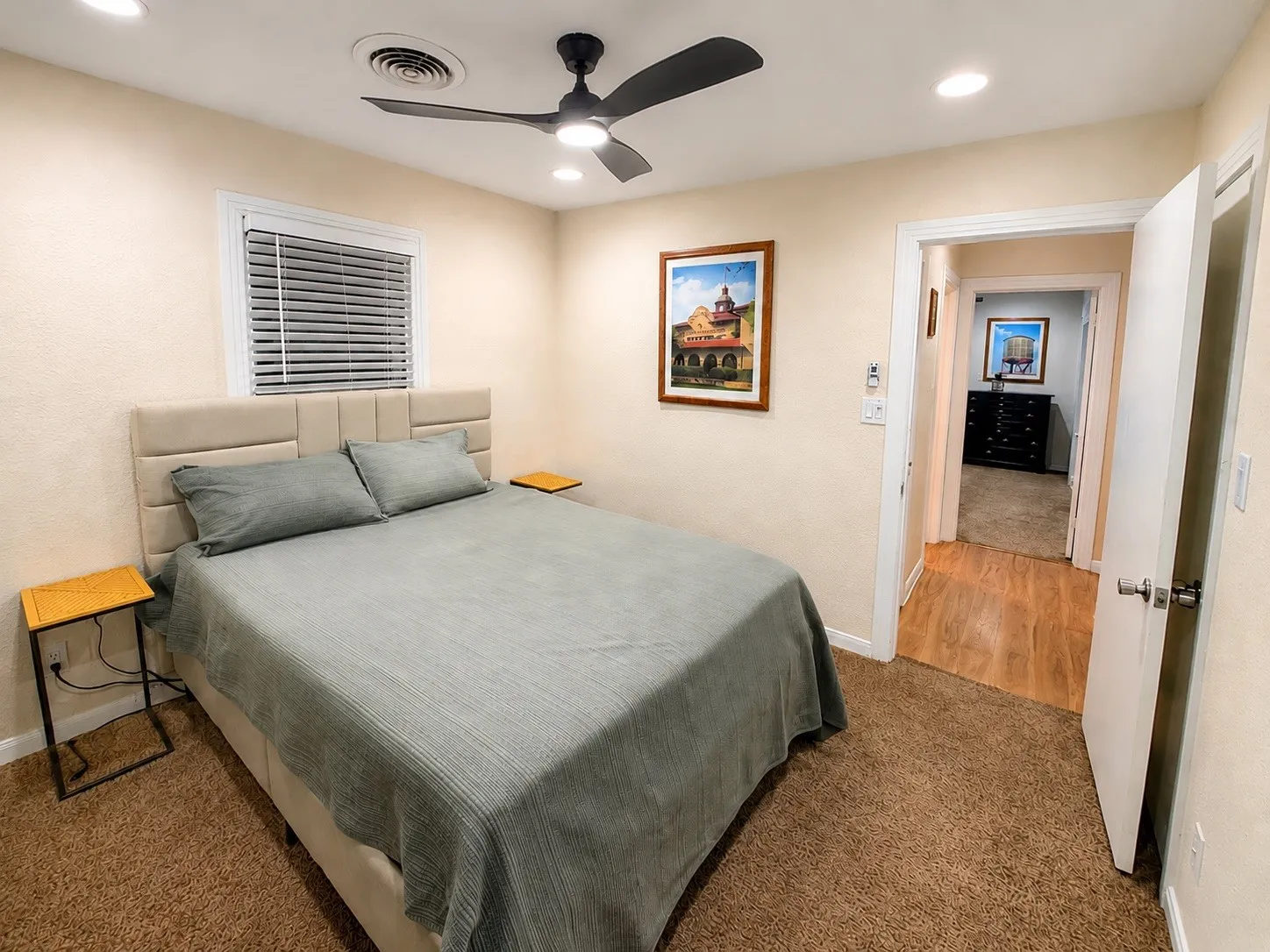 Single Family Residence For Sale in Tarrant County , 4633 Diaz Avenue, Fort Worth, Texas 76107, 2 Bedroom, 2 Bathroom, 1 Garage spaces, 1,387 Sqft, built in 1956, mls#21376943, Real Estate Agent in Fort Worth, Homes For Sale in Tarrant county, Homes For Sale in Fort Worth, Realtor in Fort Worth Texas, Real Estate Brokerage Independent Realty Texas, Luminita Cordes Realtor
