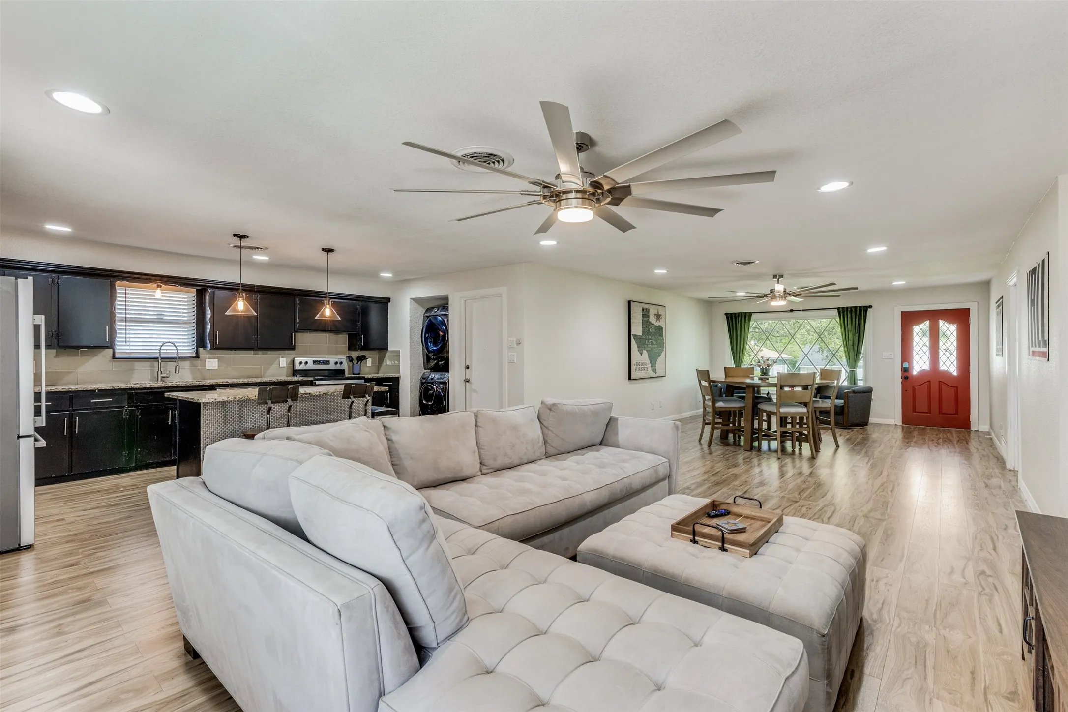 Single Family Residence For Sale in Tarrant County , 4633 Diaz Avenue, Fort Worth, Texas 76107, 2 Bedroom, 2 Bathroom, 1 Garage spaces, 1,387 Sqft, built in 1956, mls#21376943, Real Estate Agent in Fort Worth, Homes For Sale in Tarrant county, Homes For Sale in Fort Worth, Realtor in Fort Worth Texas, Real Estate Brokerage Independent Realty Texas, Luminita Cordes Realtor