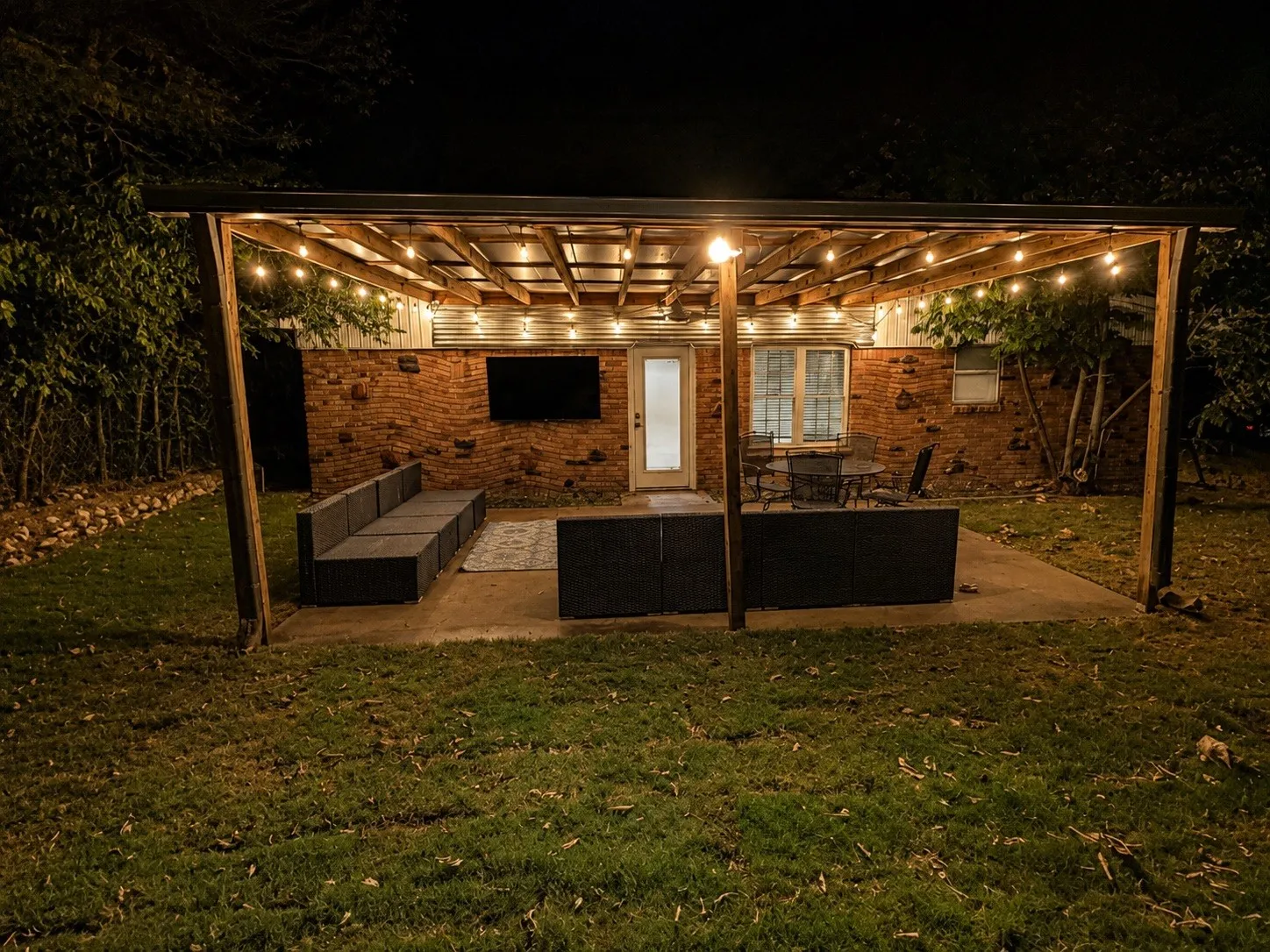 Single Family Residence For Sale in Tarrant County , 4633 Diaz Avenue, Fort Worth, Texas 76107, 2 Bedroom, 2 Bathroom, 1 Garage spaces, 1,387 Sqft, built in 1956, mls#21376943, Real Estate Agent in Fort Worth, Homes For Sale in Tarrant county, Homes For Sale in Fort Worth, Realtor in Fort Worth Texas, Real Estate Brokerage Independent Realty Texas, Luminita Cordes Realtor