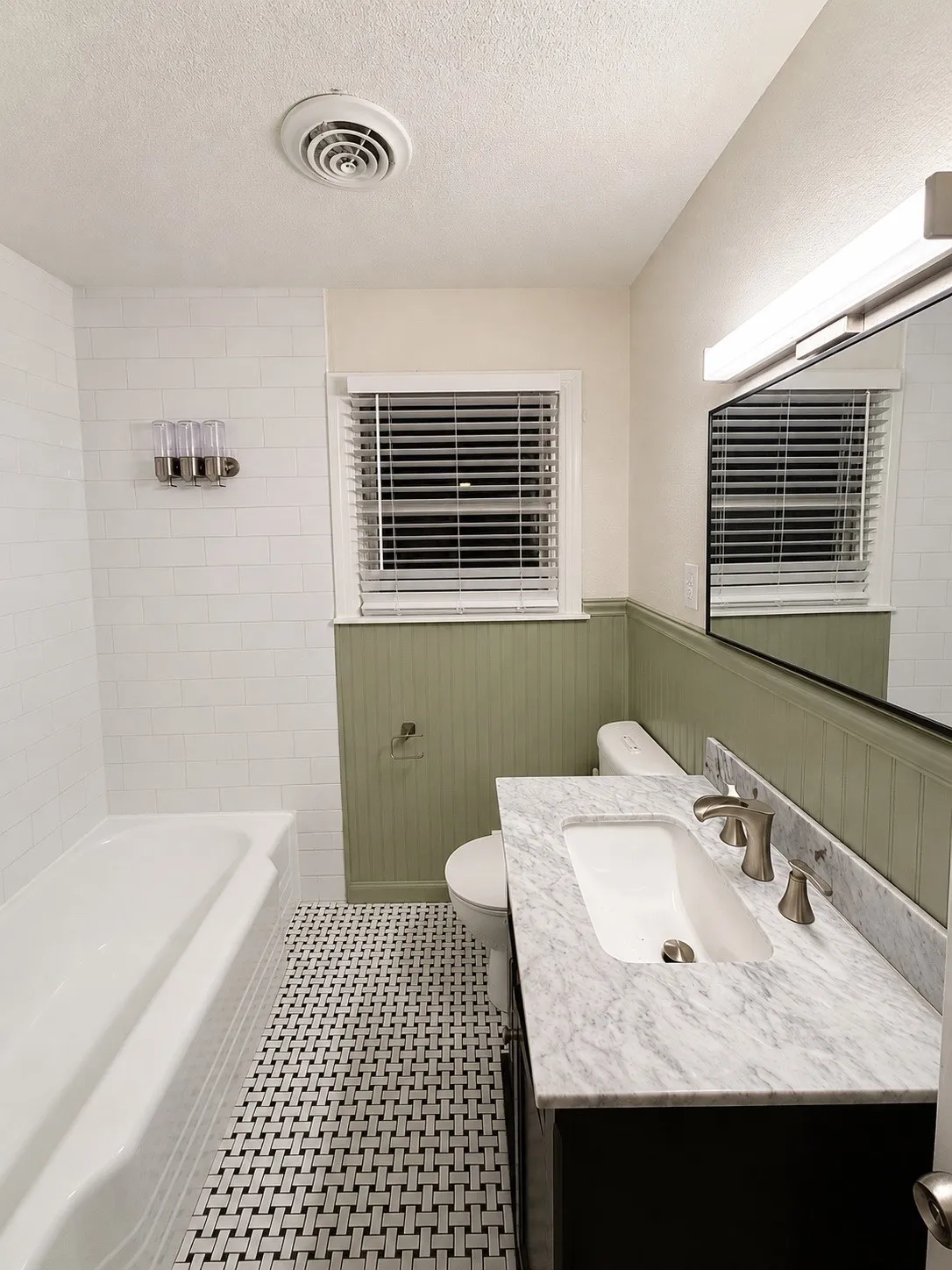 Single Family Residence For Sale in Tarrant County , 4633 Diaz Avenue, Fort Worth, Texas 76107, 2 Bedroom, 2 Bathroom, 1 Garage spaces, 1,387 Sqft, built in 1956, mls#21376943, Real Estate Agent in Fort Worth, Homes For Sale in Tarrant county, Homes For Sale in Fort Worth, Realtor in Fort Worth Texas, Real Estate Brokerage Independent Realty Texas, Luminita Cordes Realtor