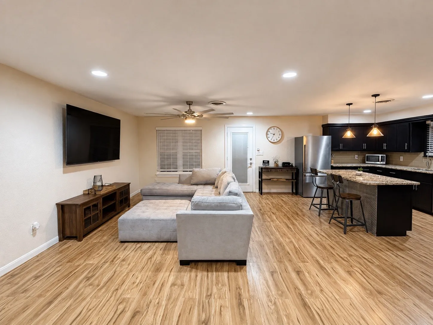 Single Family Residence For Sale in Tarrant County , 4633 Diaz Avenue, Fort Worth, Texas 76107, 2 Bedroom, 2 Bathroom, 1 Garage spaces, 1,387 Sqft, built in 1956, mls#21376943, Real Estate Agent in Fort Worth, Homes For Sale in Tarrant county, Homes For Sale in Fort Worth, Realtor in Fort Worth Texas, Real Estate Brokerage Independent Realty Texas, Luminita Cordes Realtor