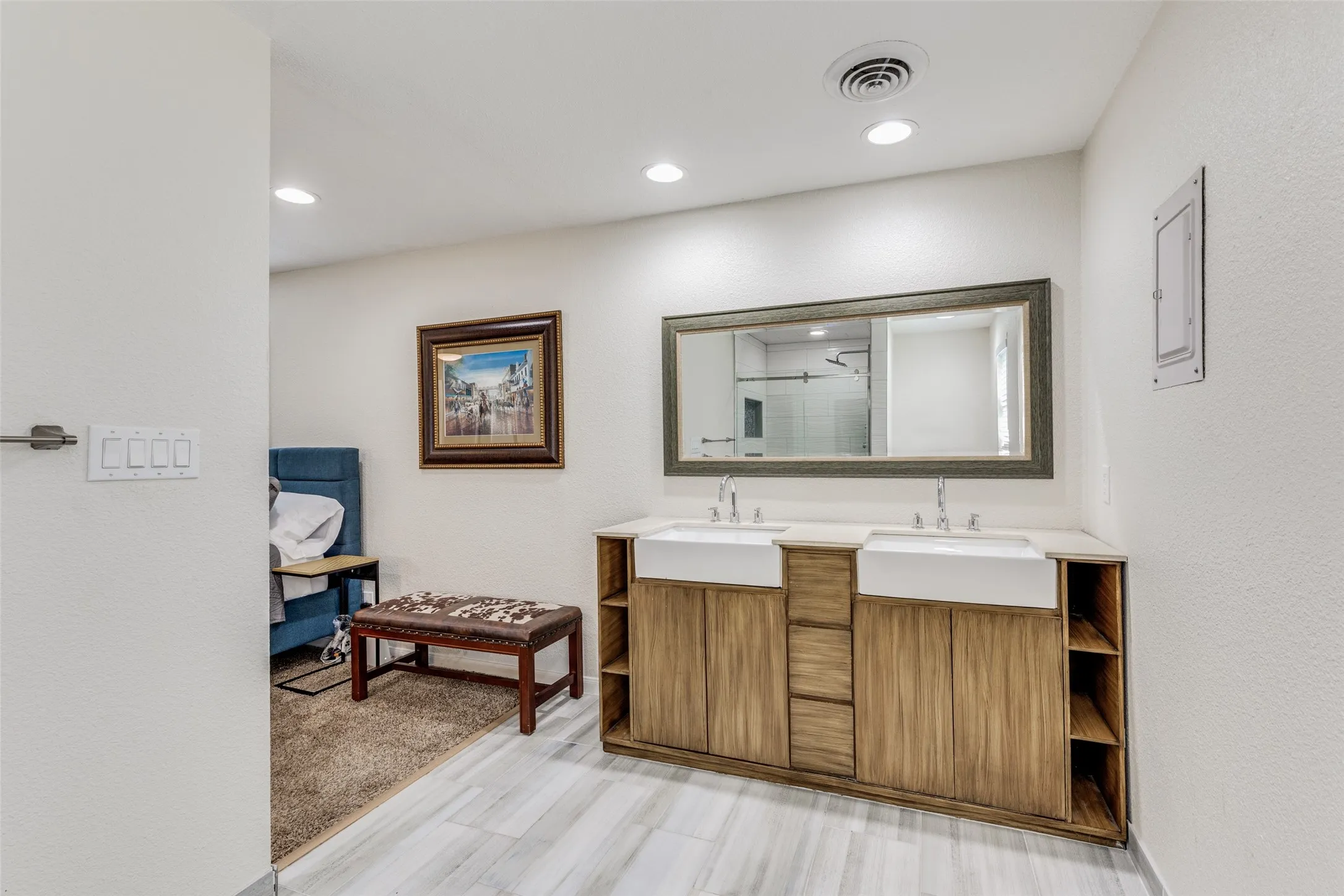 Single Family Residence For Sale in Tarrant County , 4633 Diaz Avenue, Fort Worth, Texas 76107, 2 Bedroom, 2 Bathroom, 1 Garage spaces, 1,387 Sqft, built in 1956, mls#21376943, Real Estate Agent in Fort Worth, Homes For Sale in Tarrant county, Homes For Sale in Fort Worth, Realtor in Fort Worth Texas, Real Estate Brokerage Independent Realty Texas, Luminita Cordes Realtor