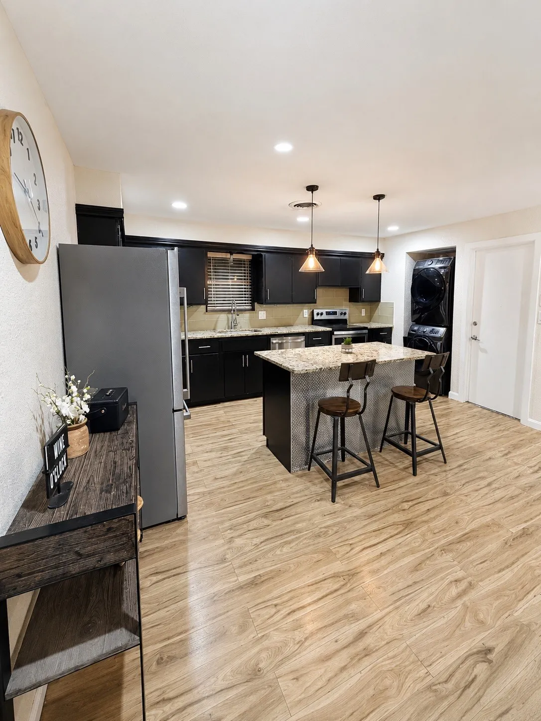 Single Family Residence For Sale in Tarrant County , 4633 Diaz Avenue, Fort Worth, Texas 76107, 2 Bedroom, 2 Bathroom, 1 Garage spaces, 1,387 Sqft, built in 1956, mls#21376943, Real Estate Agent in Fort Worth, Homes For Sale in Tarrant county, Homes For Sale in Fort Worth, Realtor in Fort Worth Texas, Real Estate Brokerage Independent Realty Texas, Luminita Cordes Realtor