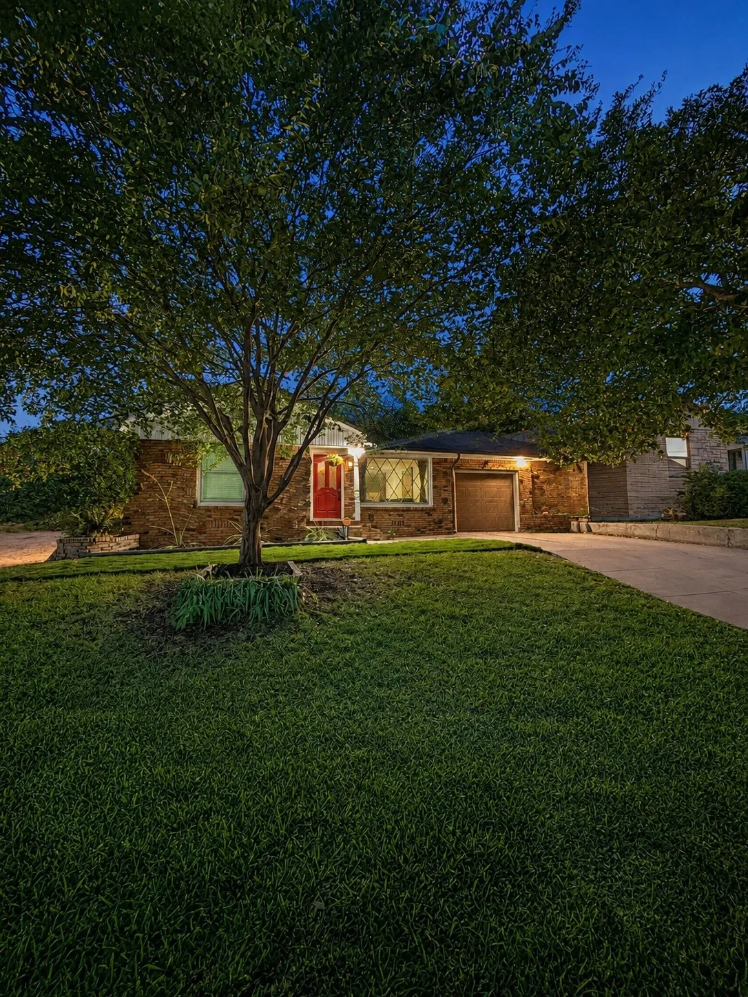 Single Family Residence For Sale in Tarrant County , 4633 Diaz Avenue, Fort Worth, Texas 76107, 2 Bedroom, 2 Bathroom, 1 Garage spaces, 1,387 Sqft, built in 1956, mls#21376943, Real Estate Agent in Fort Worth, Homes For Sale in Tarrant county, Homes For Sale in Fort Worth, Realtor in Fort Worth Texas, Real Estate Brokerage Independent Realty Texas, Luminita Cordes Realtor