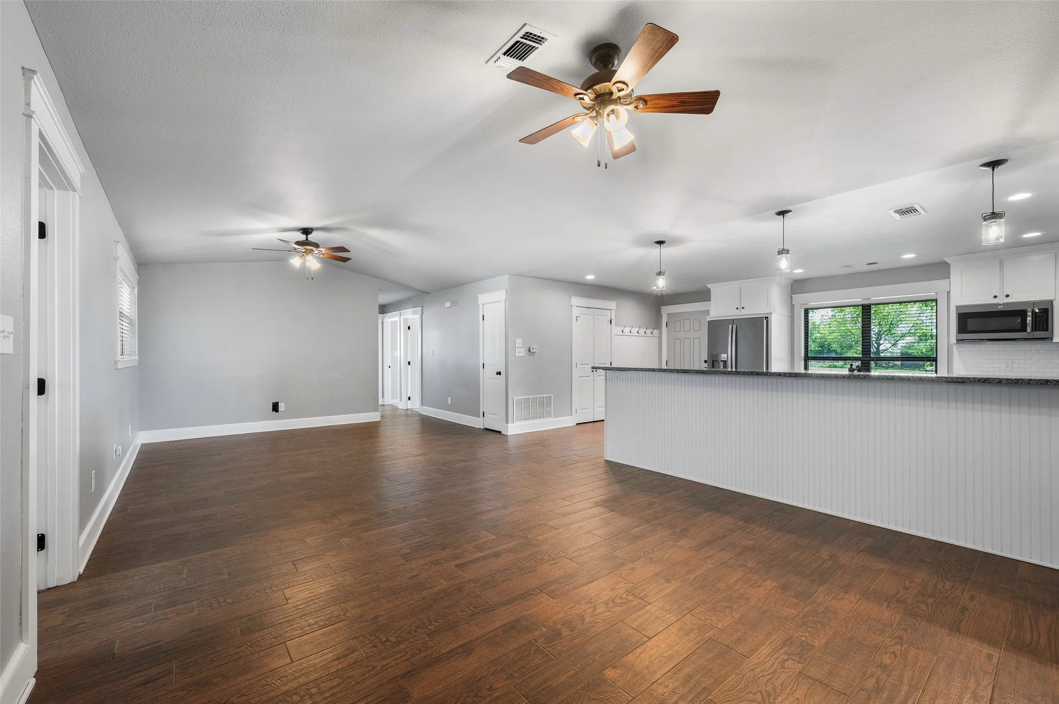 Single Family Residence For Sale in Cooke County , 3949 County Road 302, Muenster, Texas 76252, 4 Bedroom, 2 Bathroom, Garage spaces, 2,052 Sqft, built in 1974, mls#21378227, Real Estate Agent in Muenster, Homes For Sale in Cooke county, Homes For Sale in Muenster, Realtor in Muenster Texas, Real Estate Brokerage Independent Realty Texas, Luminita Cordes Realtor
