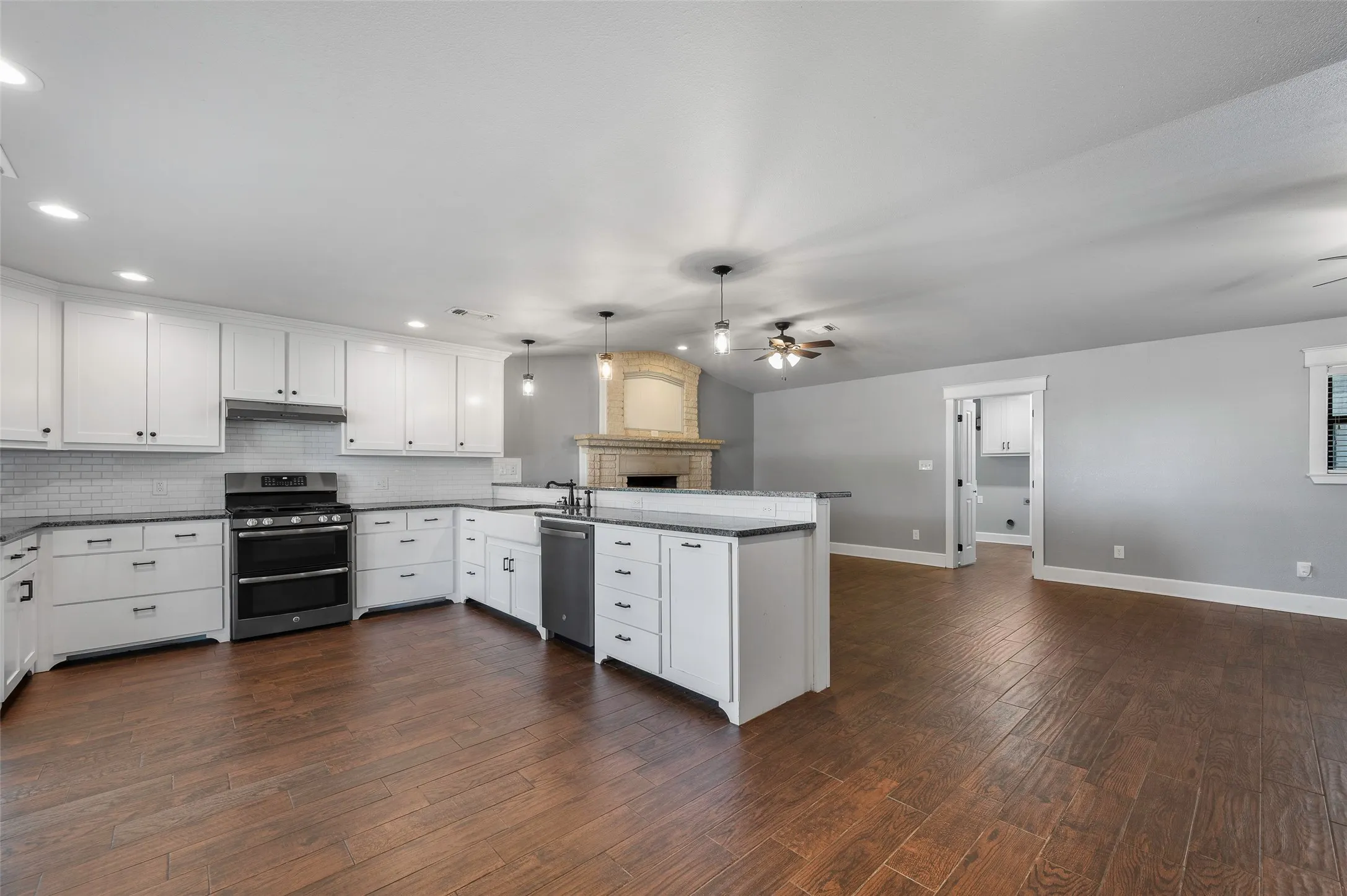Single Family Residence For Sale in Cooke County , 3949 County Road 302, Muenster, Texas 76252, 4 Bedroom, 2 Bathroom, Garage spaces, 2,052 Sqft, built in 1974, mls#21378227, Real Estate Agent in Muenster, Homes For Sale in Cooke county, Homes For Sale in Muenster, Realtor in Muenster Texas, Real Estate Brokerage Independent Realty Texas, Luminita Cordes Realtor