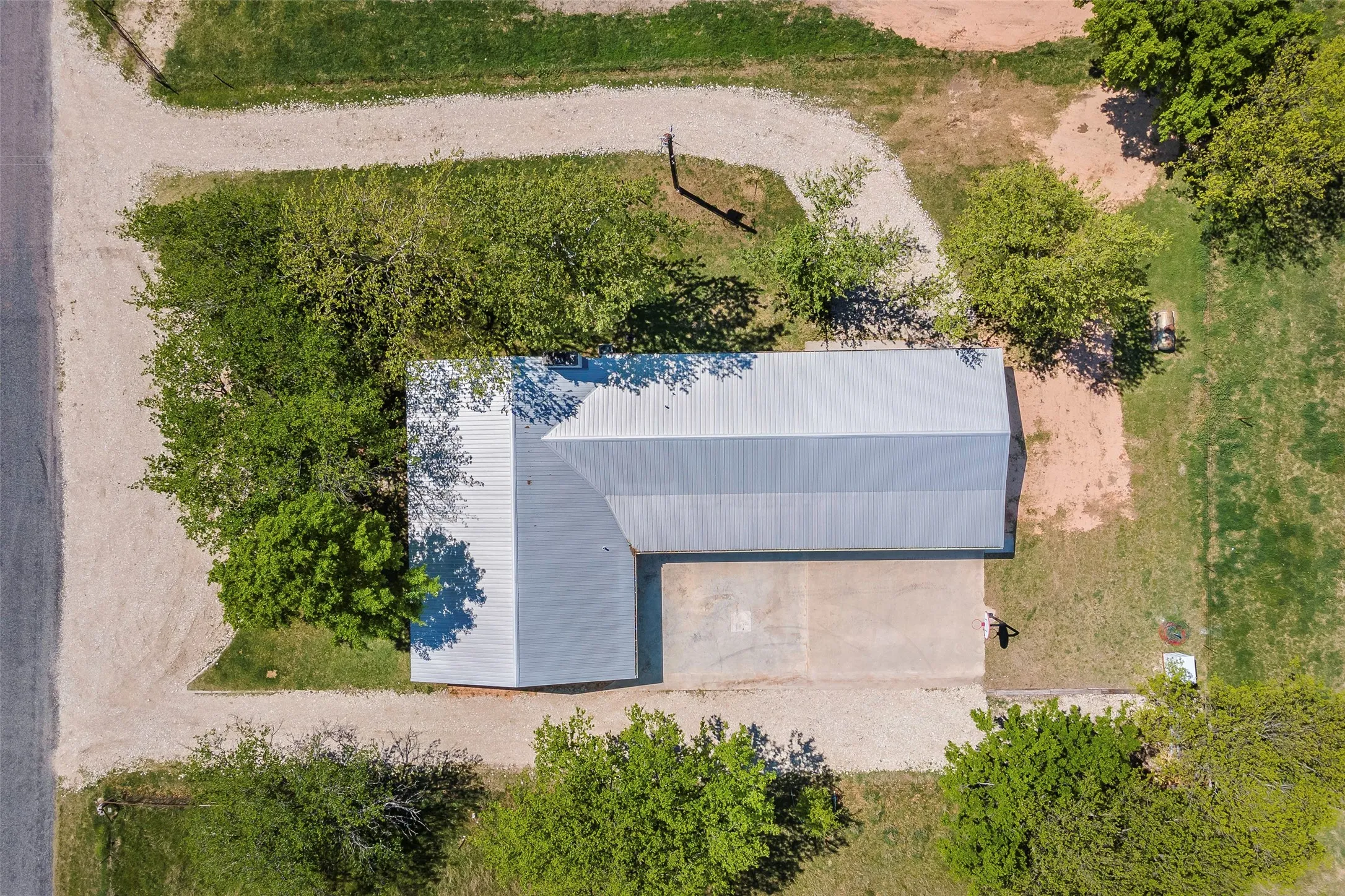 Single Family Residence For Sale in Cooke County , 3949 County Road 302, Muenster, Texas 76252, 4 Bedroom, 2 Bathroom, Garage spaces, 2,052 Sqft, built in 1974, mls#21378227, Real Estate Agent in Muenster, Homes For Sale in Cooke county, Homes For Sale in Muenster, Realtor in Muenster Texas, Real Estate Brokerage Independent Realty Texas, Luminita Cordes Realtor