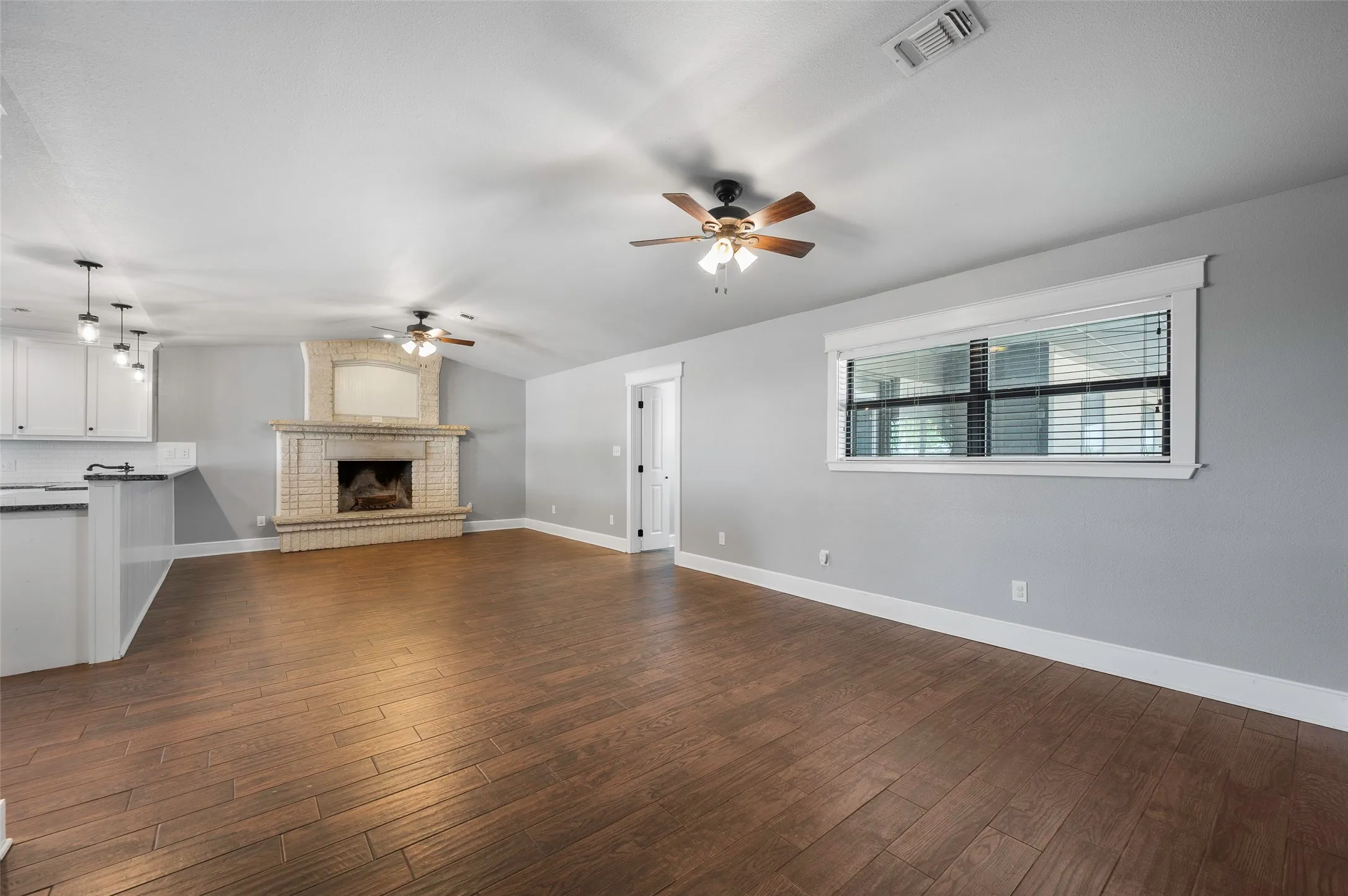 Single Family Residence For Sale in Cooke County , 3949 County Road 302, Muenster, Texas 76252, 4 Bedroom, 2 Bathroom, Garage spaces, 2,052 Sqft, built in 1974, mls#21378227, Real Estate Agent in Muenster, Homes For Sale in Cooke county, Homes For Sale in Muenster, Realtor in Muenster Texas, Real Estate Brokerage Independent Realty Texas, Luminita Cordes Realtor