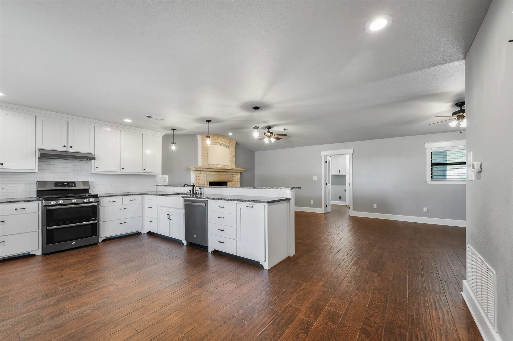 Single Family Residence For Sale in Cooke County , 3949 County Road 302, Muenster, Texas 76252, 4 Bedroom, 2 Bathroom, Garage spaces, 2,052 Sqft, built in 1974, mls#21378227, Real Estate Agent in Muenster, Homes For Sale in Cooke county, Homes For Sale in Muenster, Realtor in Muenster Texas, Real Estate Brokerage Independent Realty Texas, Luminita Cordes Realtor