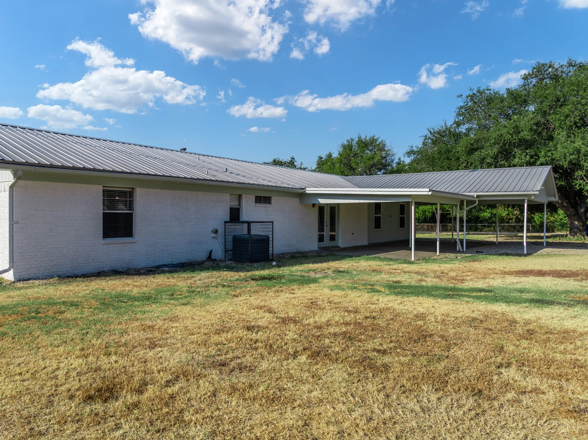 Single Family Residence For Sale in Mc Lennan County , 8707 E Highway 6, Riesel, Texas 76682, 4 Bedroom, 2 Bathroom, Garage spaces, 2,030 Sqft, built in 1977, mls#21377027, Real Estate Agent in Riesel, Homes For Sale in Mc Lennan county, Homes For Sale in Riesel, Realtor in Riesel Texas, Real Estate Brokerage Independent Realty Texas, Luminita Cordes Realtor