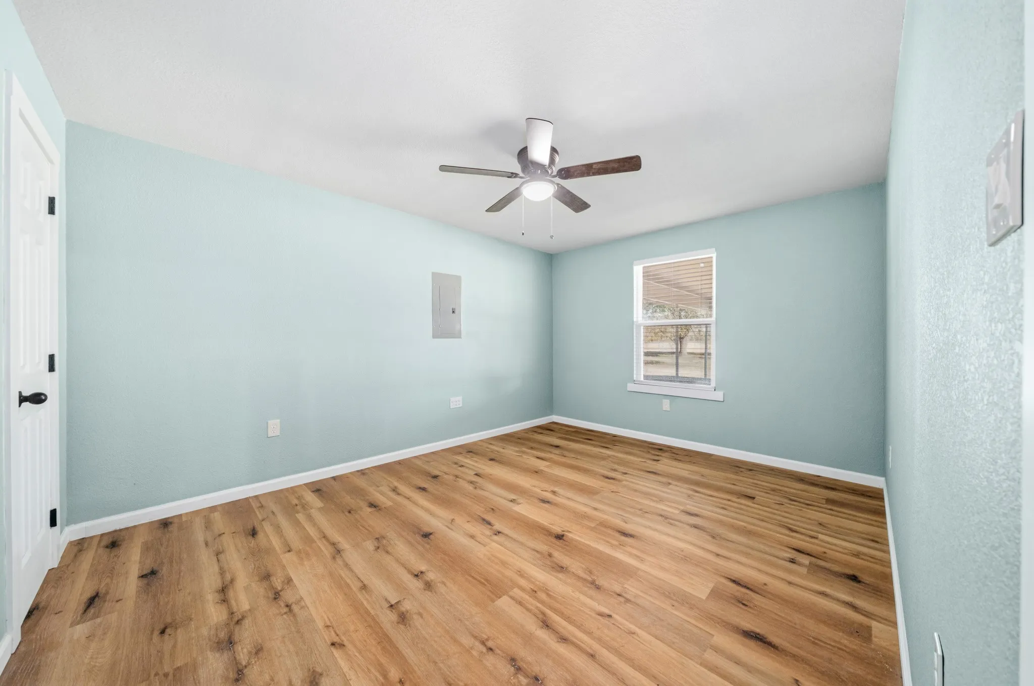 Single Family Residence For Sale in Mc Lennan County , 8707 E Highway 6, Riesel, Texas 76682, 4 Bedroom, 2 Bathroom, Garage spaces, 2,030 Sqft, built in 1977, mls#21377027, Real Estate Agent in Riesel, Homes For Sale in Mc Lennan county, Homes For Sale in Riesel, Realtor in Riesel Texas, Real Estate Brokerage Independent Realty Texas, Luminita Cordes Realtor