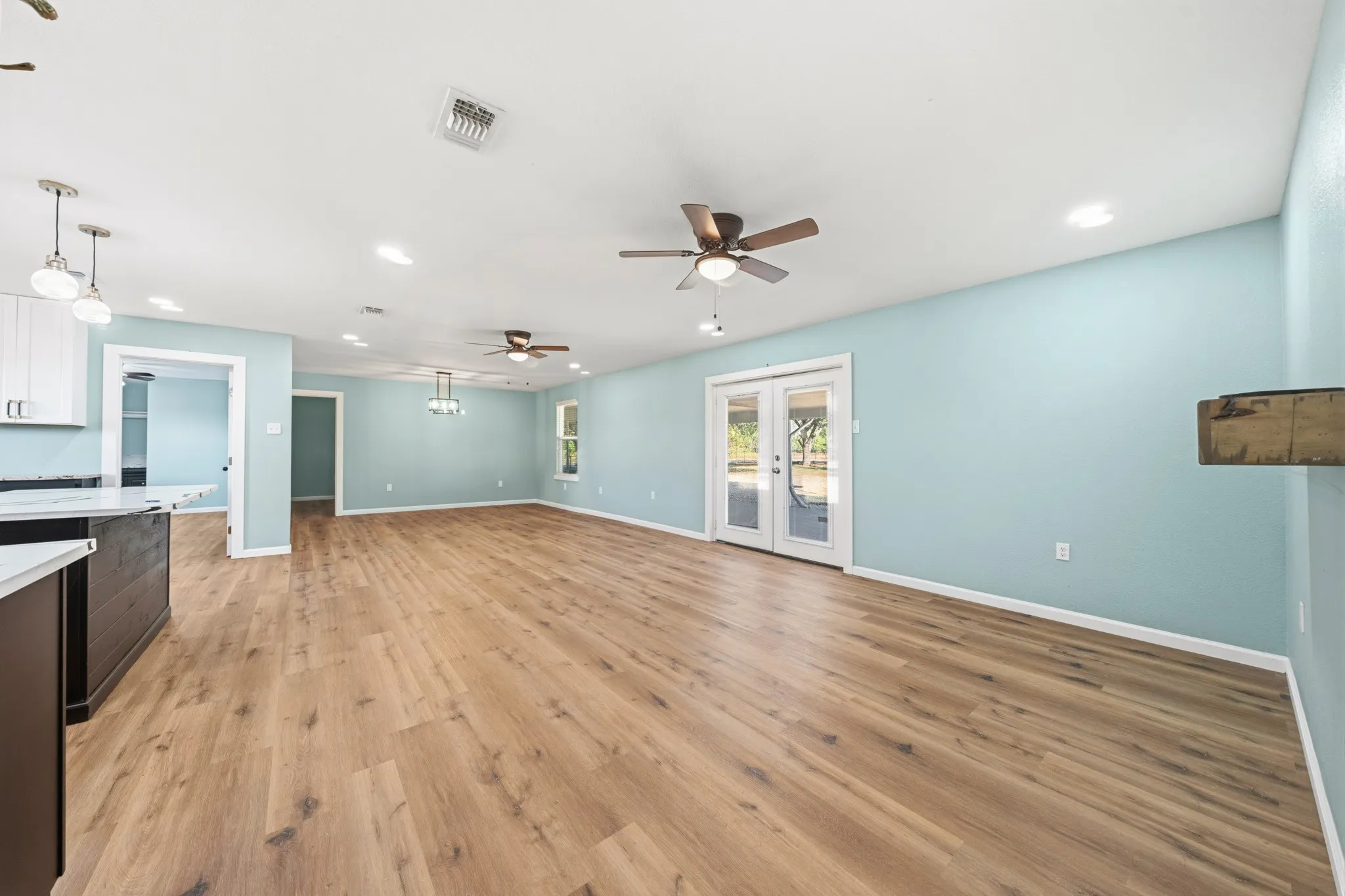 Single Family Residence For Sale in Mc Lennan County , 8707 E Highway 6, Riesel, Texas 76682, 4 Bedroom, 2 Bathroom, Garage spaces, 2,030 Sqft, built in 1977, mls#21377027, Real Estate Agent in Riesel, Homes For Sale in Mc Lennan county, Homes For Sale in Riesel, Realtor in Riesel Texas, Real Estate Brokerage Independent Realty Texas, Luminita Cordes Realtor