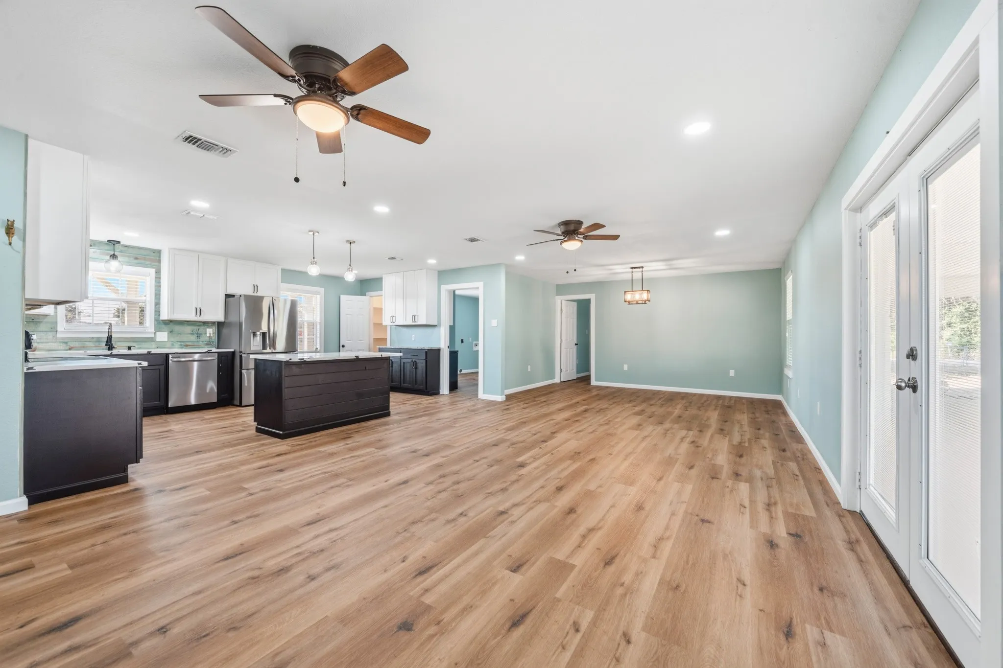 Single Family Residence For Sale in Mc Lennan County , 8707 E Highway 6, Riesel, Texas 76682, 4 Bedroom, 2 Bathroom, Garage spaces, 2,030 Sqft, built in 1977, mls#21377027, Real Estate Agent in Riesel, Homes For Sale in Mc Lennan county, Homes For Sale in Riesel, Realtor in Riesel Texas, Real Estate Brokerage Independent Realty Texas, Luminita Cordes Realtor
