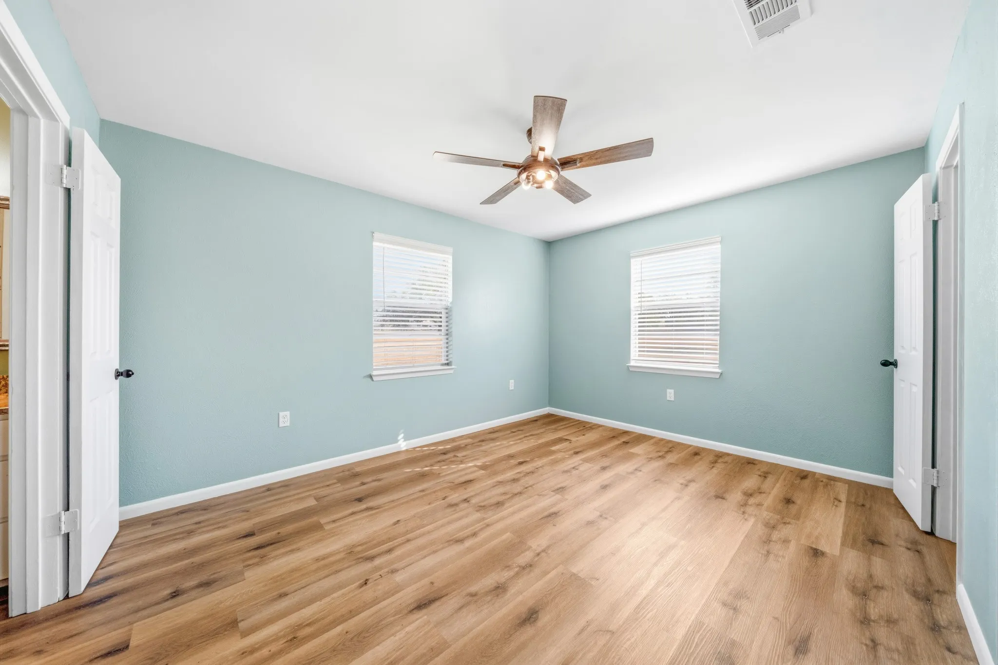Single Family Residence For Sale in Mc Lennan County , 8707 E Highway 6, Riesel, Texas 76682, 4 Bedroom, 2 Bathroom, Garage spaces, 2,030 Sqft, built in 1977, mls#21377027, Real Estate Agent in Riesel, Homes For Sale in Mc Lennan county, Homes For Sale in Riesel, Realtor in Riesel Texas, Real Estate Brokerage Independent Realty Texas, Luminita Cordes Realtor
