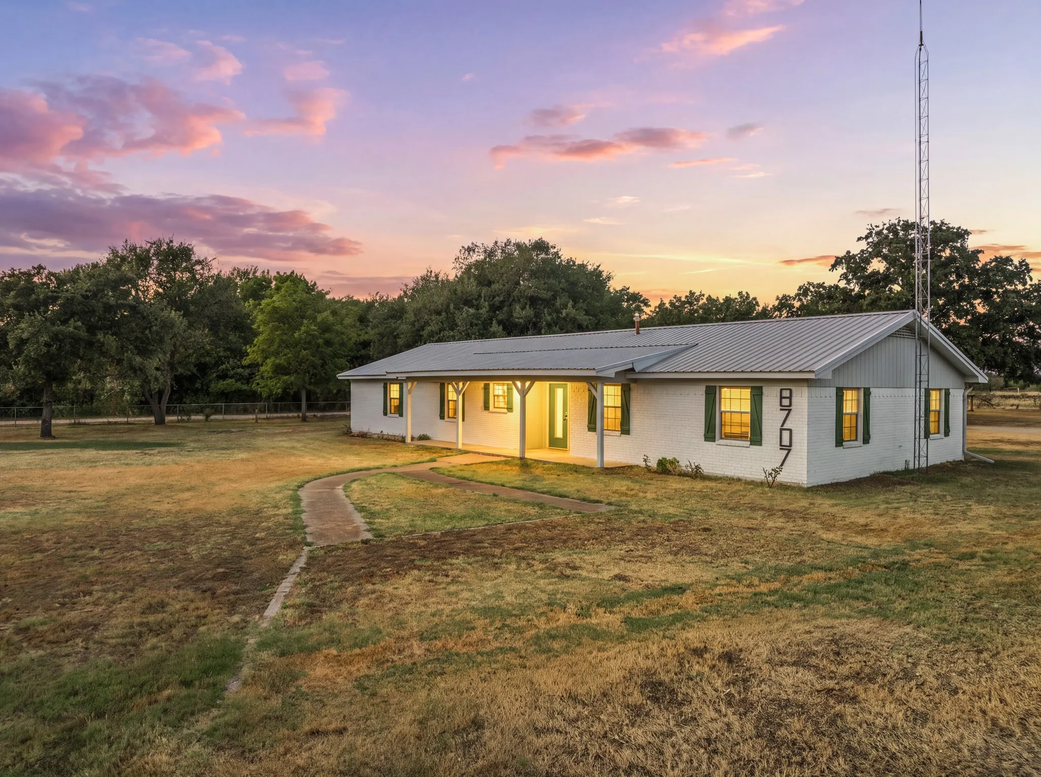 Single Family Residence For Sale in Mc Lennan County , 8707 E Highway 6, Riesel, Texas 76682, 4 Bedroom, 2 Bathroom, Garage spaces, 2,030 Sqft, built in 1977, mls#21377027, Real Estate Agent in Riesel, Homes For Sale in Mc Lennan county, Homes For Sale in Riesel, Realtor in Riesel Texas, Real Estate Brokerage Independent Realty Texas, Luminita Cordes Realtor