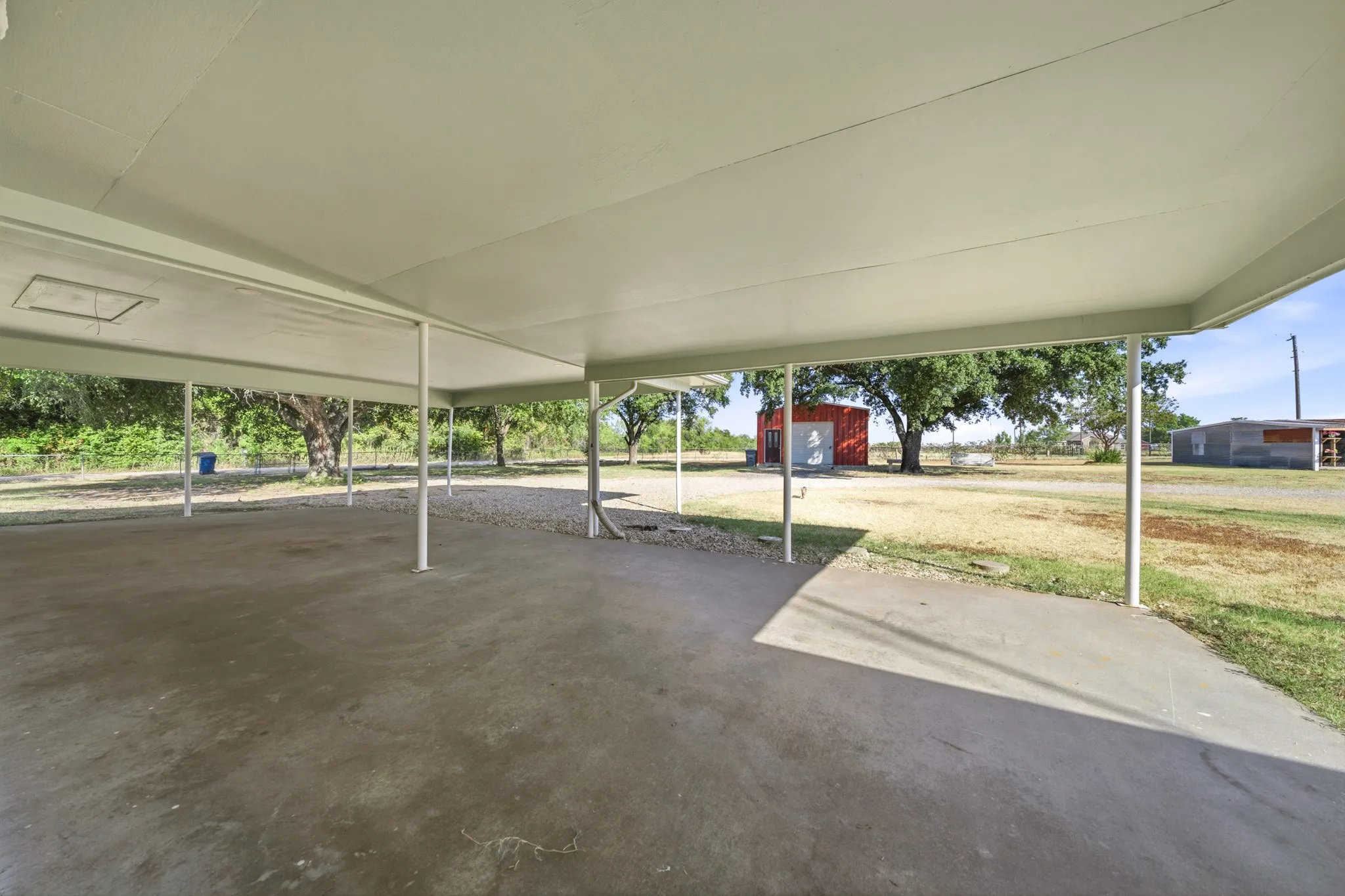Single Family Residence For Sale in Mc Lennan County , 8707 E Highway 6, Riesel, Texas 76682, 4 Bedroom, 2 Bathroom, Garage spaces, 2,030 Sqft, built in 1977, mls#21377027, Real Estate Agent in Riesel, Homes For Sale in Mc Lennan county, Homes For Sale in Riesel, Realtor in Riesel Texas, Real Estate Brokerage Independent Realty Texas, Luminita Cordes Realtor