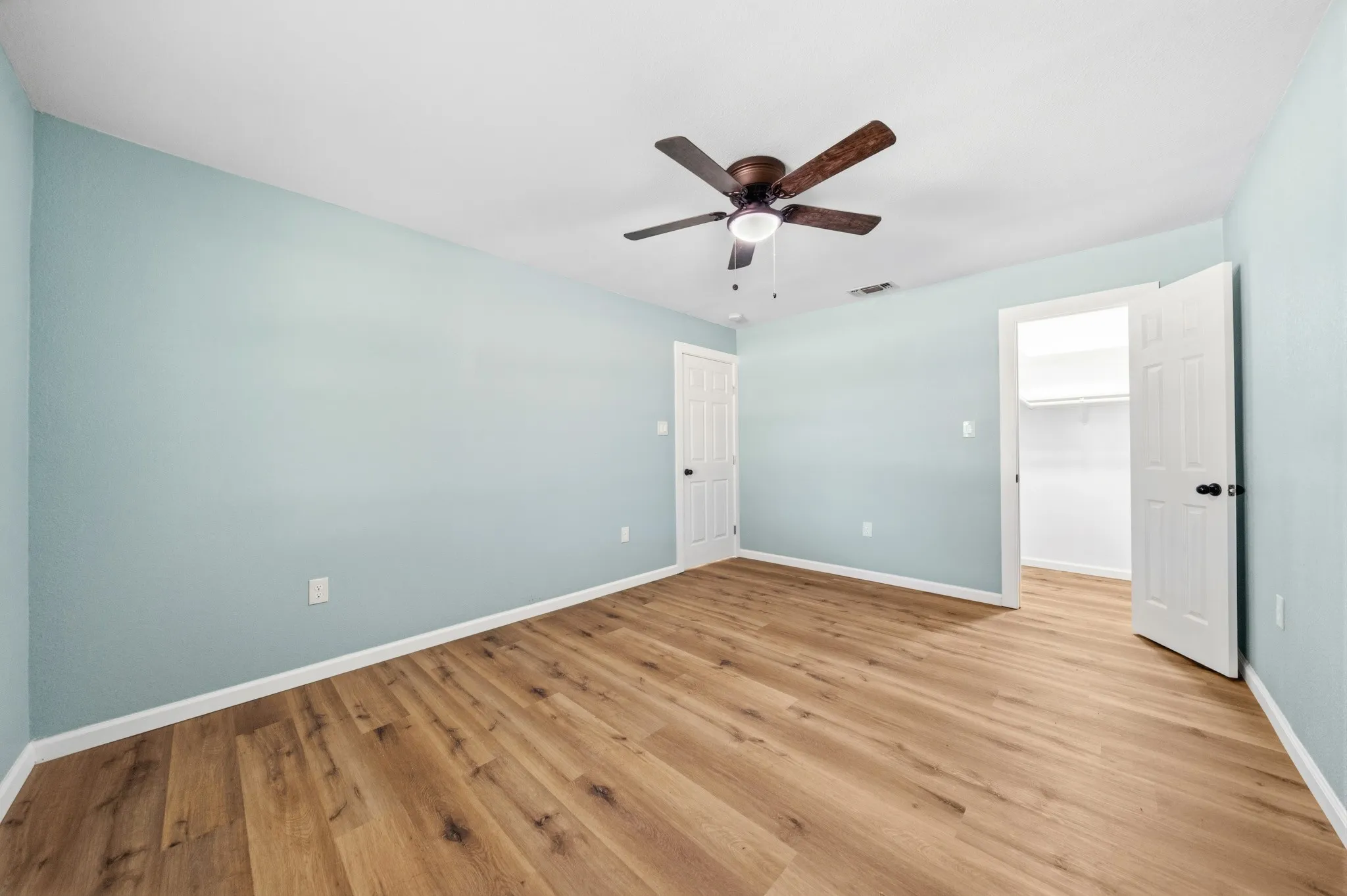 Single Family Residence For Sale in Mc Lennan County , 8707 E Highway 6, Riesel, Texas 76682, 4 Bedroom, 2 Bathroom, Garage spaces, 2,030 Sqft, built in 1977, mls#21377027, Real Estate Agent in Riesel, Homes For Sale in Mc Lennan county, Homes For Sale in Riesel, Realtor in Riesel Texas, Real Estate Brokerage Independent Realty Texas, Luminita Cordes Realtor