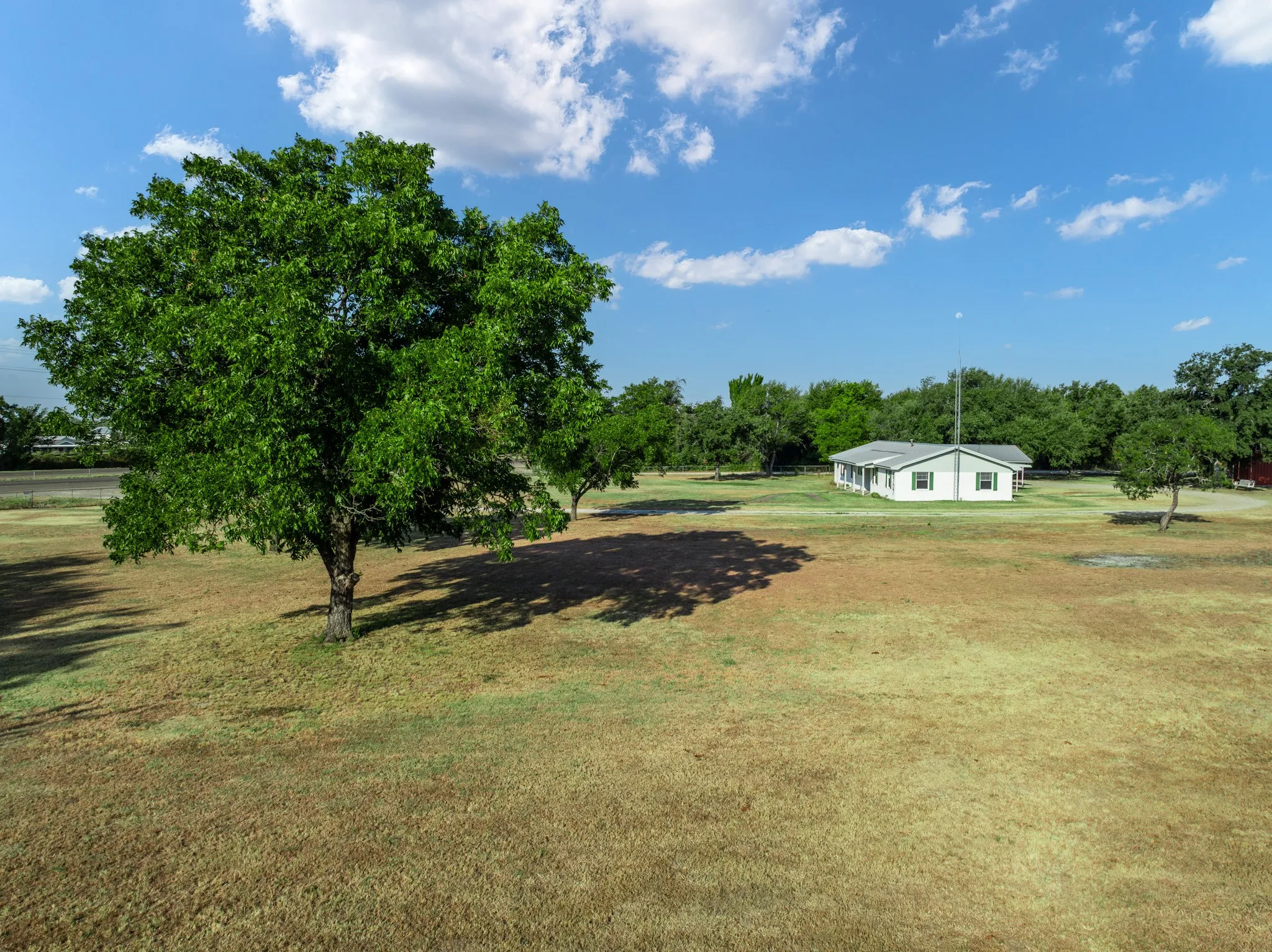 Single Family Residence For Sale in Mc Lennan County , 8707 E Highway 6, Riesel, Texas 76682, 4 Bedroom, 2 Bathroom, Garage spaces, 2,030 Sqft, built in 1977, mls#21377027, Real Estate Agent in Riesel, Homes For Sale in Mc Lennan county, Homes For Sale in Riesel, Realtor in Riesel Texas, Real Estate Brokerage Independent Realty Texas, Luminita Cordes Realtor