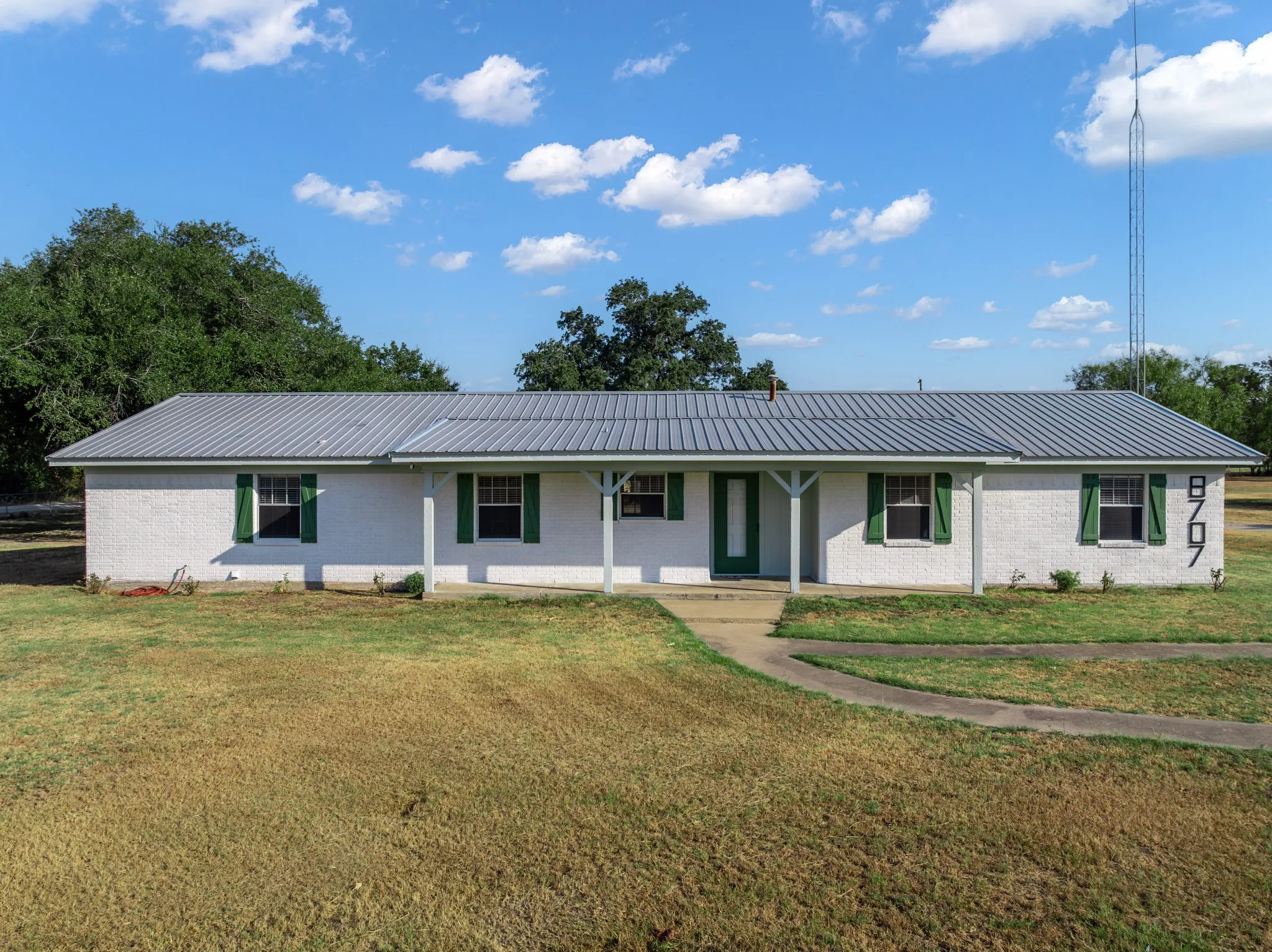 Single Family Residence For Sale in Mc Lennan County , 8707 E Highway 6, Riesel, Texas 76682, 4 Bedroom, 2 Bathroom, Garage spaces, 2,030 Sqft, built in 1977, mls#21377027, Real Estate Agent in Riesel, Homes For Sale in Mc Lennan county, Homes For Sale in Riesel, Realtor in Riesel Texas, Real Estate Brokerage Independent Realty Texas, Luminita Cordes Realtor
