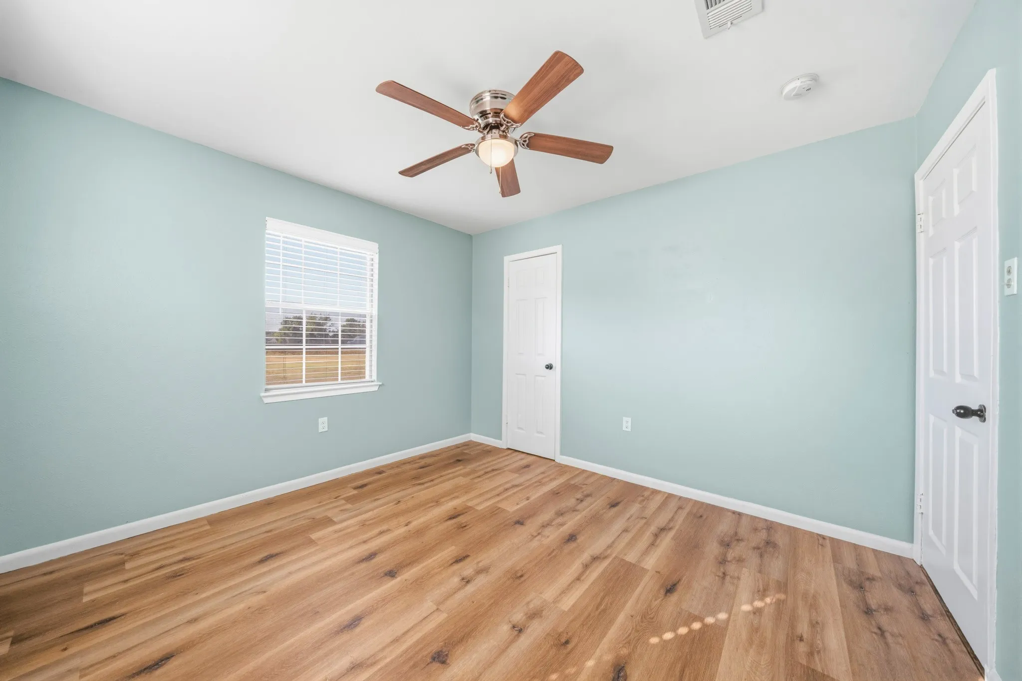 Single Family Residence For Sale in Mc Lennan County , 8707 E Highway 6, Riesel, Texas 76682, 4 Bedroom, 2 Bathroom, Garage spaces, 2,030 Sqft, built in 1977, mls#21377027, Real Estate Agent in Riesel, Homes For Sale in Mc Lennan county, Homes For Sale in Riesel, Realtor in Riesel Texas, Real Estate Brokerage Independent Realty Texas, Luminita Cordes Realtor