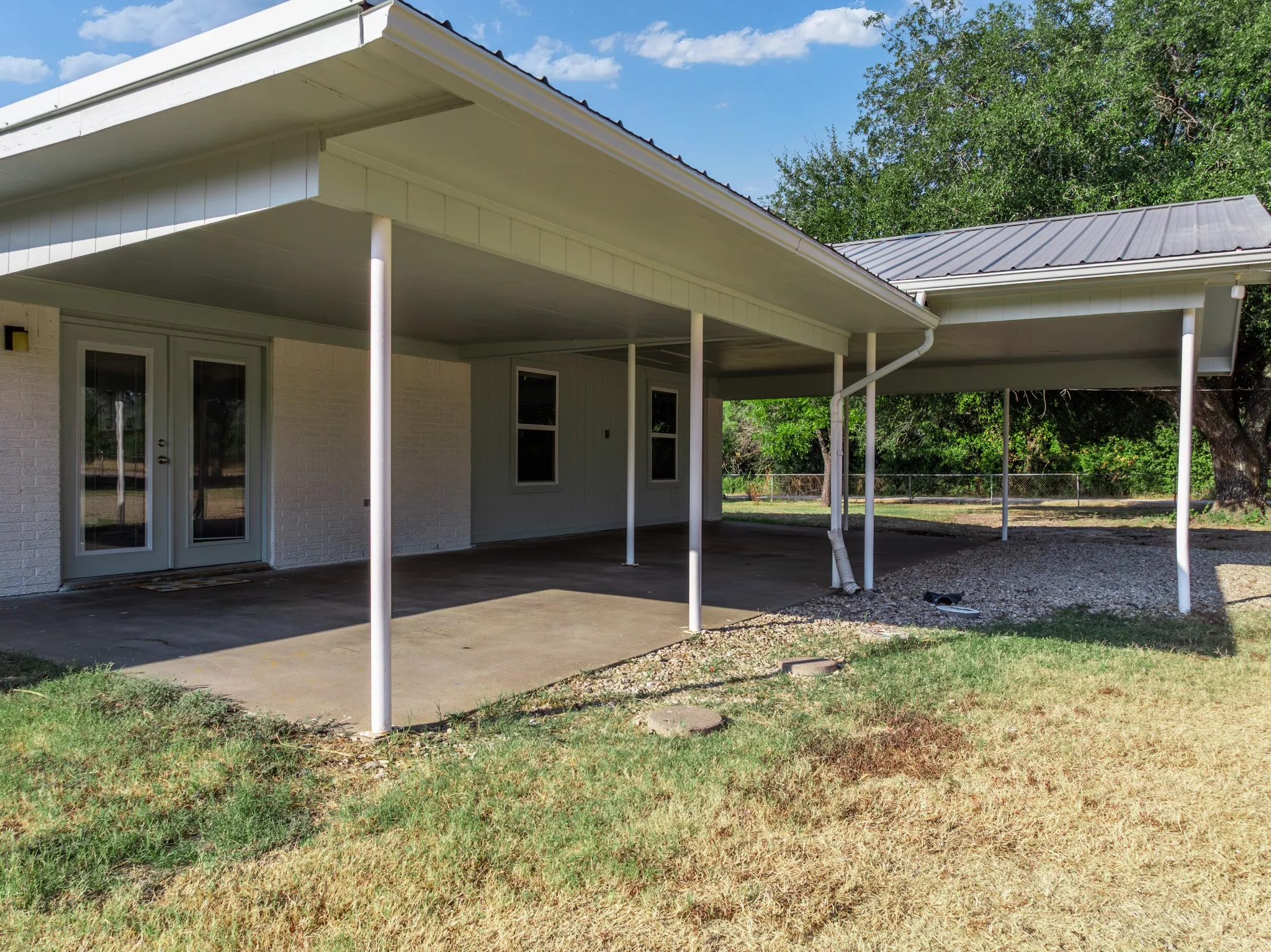 Single Family Residence For Sale in Mc Lennan County , 8707 E Highway 6, Riesel, Texas 76682, 4 Bedroom, 2 Bathroom, Garage spaces, 2,030 Sqft, built in 1977, mls#21377027, Real Estate Agent in Riesel, Homes For Sale in Mc Lennan county, Homes For Sale in Riesel, Realtor in Riesel Texas, Real Estate Brokerage Independent Realty Texas, Luminita Cordes Realtor