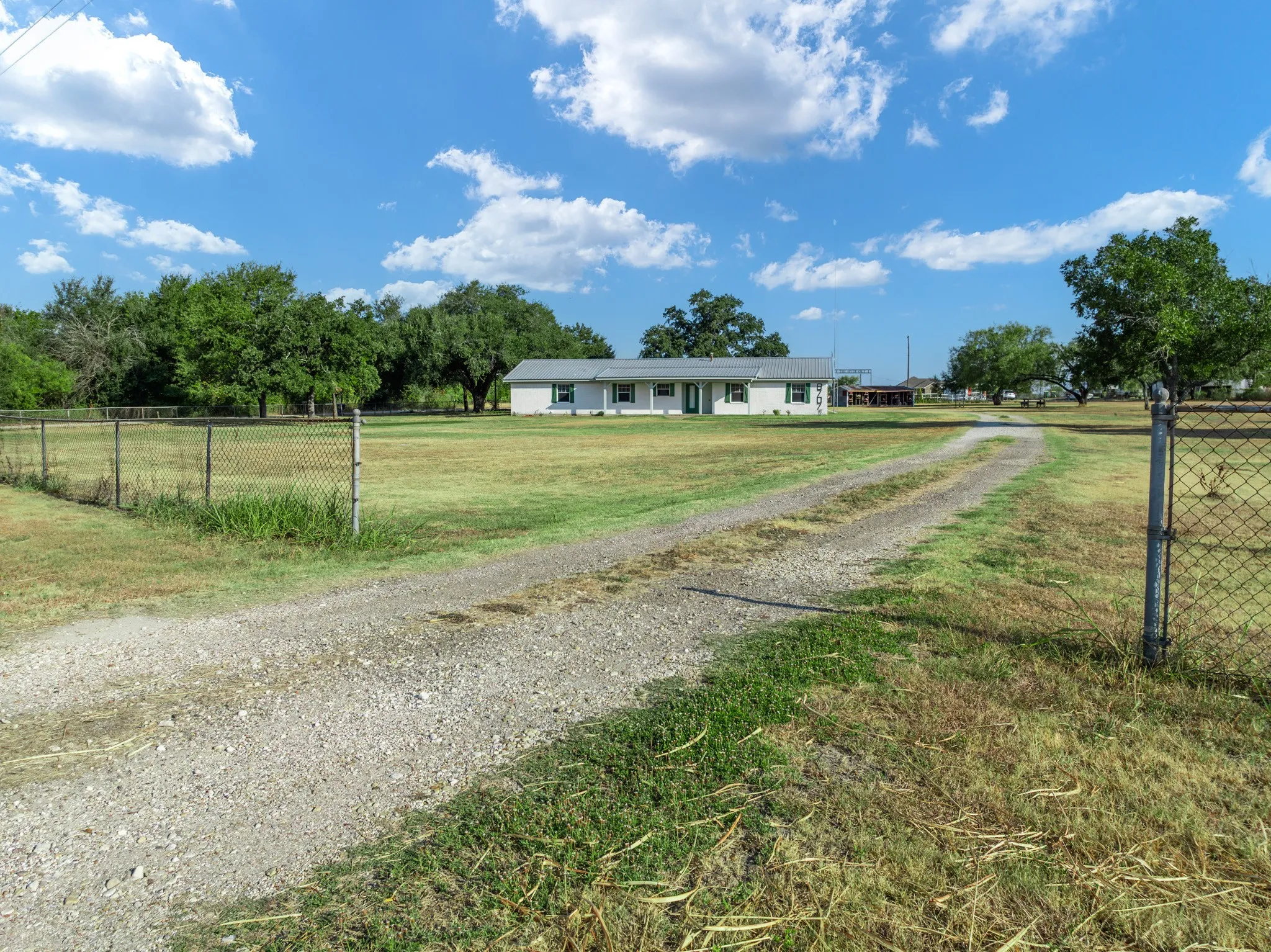 Single Family Residence For Sale in Mc Lennan County , 8707 E Highway 6, Riesel, Texas 76682, 4 Bedroom, 2 Bathroom, Garage spaces, 2,030 Sqft, built in 1977, mls#21377027, Real Estate Agent in Riesel, Homes For Sale in Mc Lennan county, Homes For Sale in Riesel, Realtor in Riesel Texas, Real Estate Brokerage Independent Realty Texas, Luminita Cordes Realtor