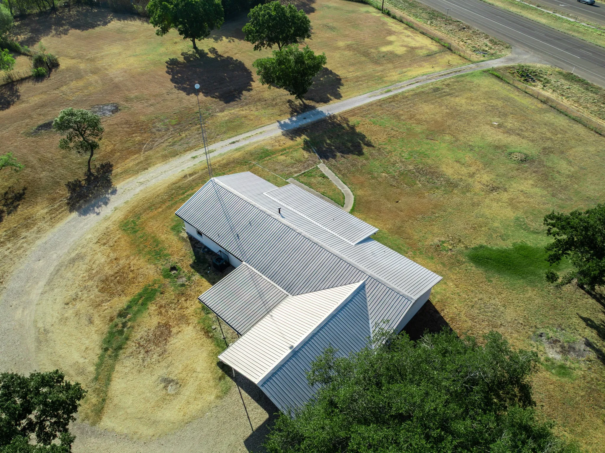Single Family Residence For Sale in Mc Lennan County , 8707 E Highway 6, Riesel, Texas 76682, 4 Bedroom, 2 Bathroom, Garage spaces, 2,030 Sqft, built in 1977, mls#21377027, Real Estate Agent in Riesel, Homes For Sale in Mc Lennan county, Homes For Sale in Riesel, Realtor in Riesel Texas, Real Estate Brokerage Independent Realty Texas, Luminita Cordes Realtor