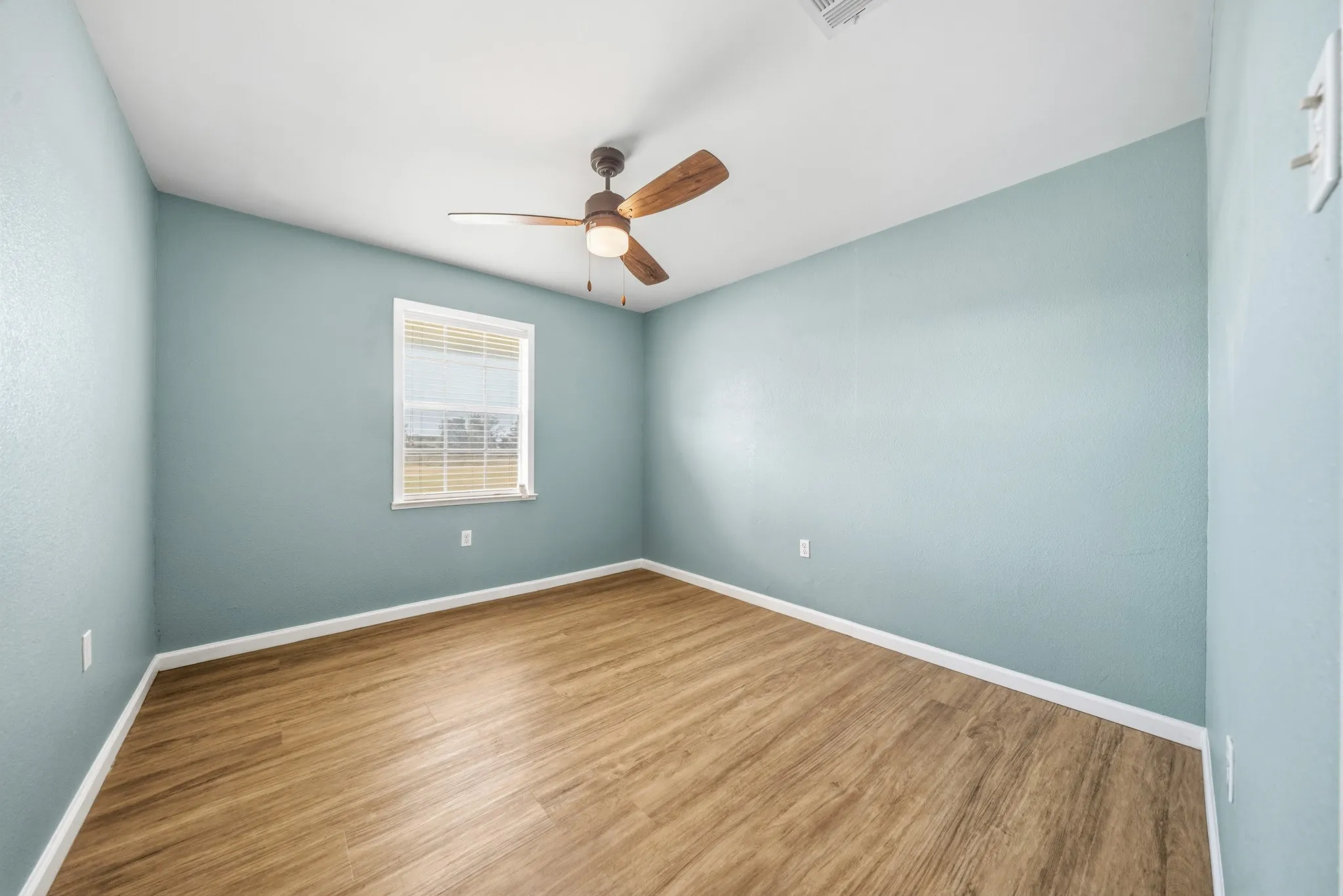 Single Family Residence For Sale in Mc Lennan County , 8707 E Highway 6, Riesel, Texas 76682, 4 Bedroom, 2 Bathroom, Garage spaces, 2,030 Sqft, built in 1977, mls#21377027, Real Estate Agent in Riesel, Homes For Sale in Mc Lennan county, Homes For Sale in Riesel, Realtor in Riesel Texas, Real Estate Brokerage Independent Realty Texas, Luminita Cordes Realtor