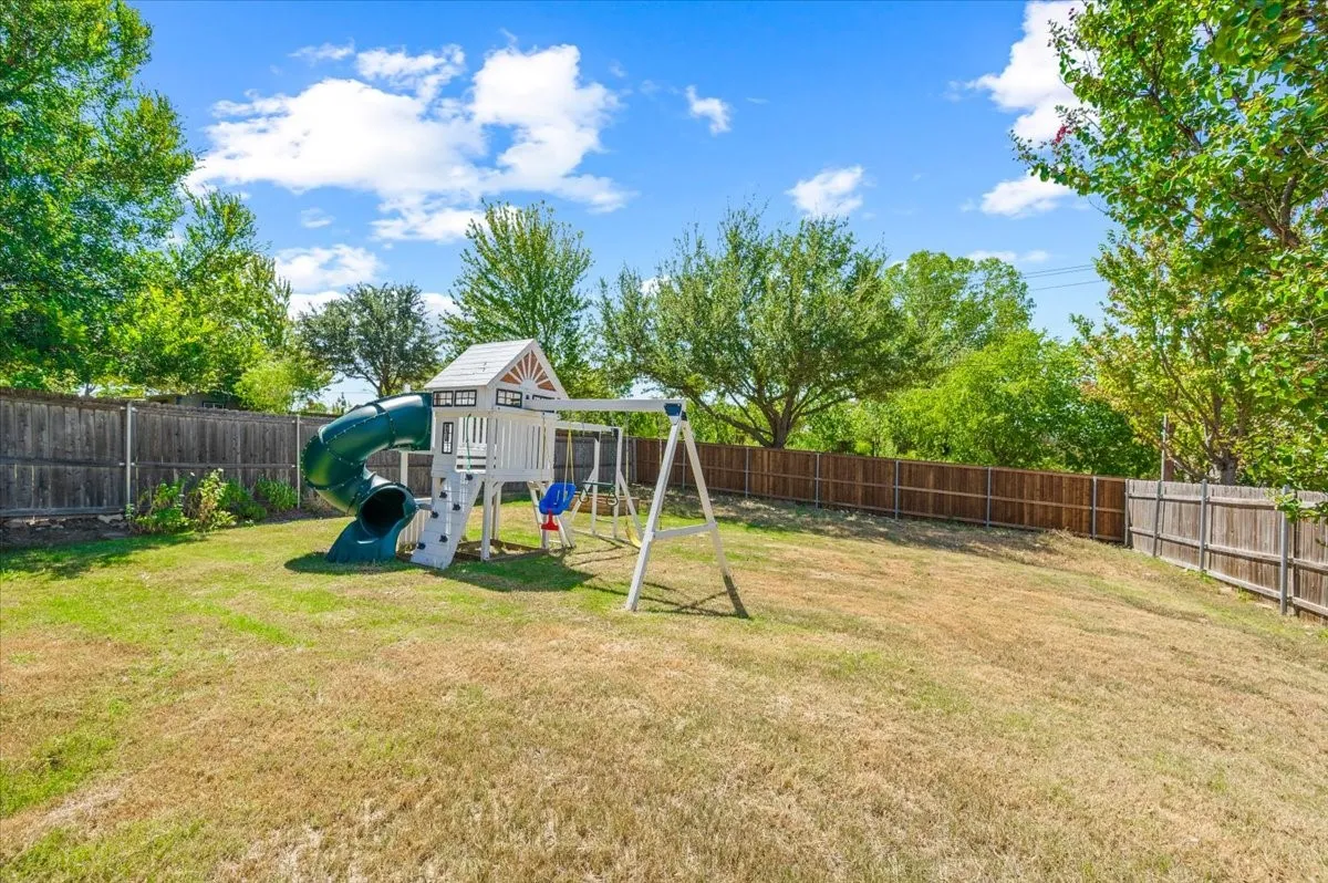 Plenty of space to play or entertain!