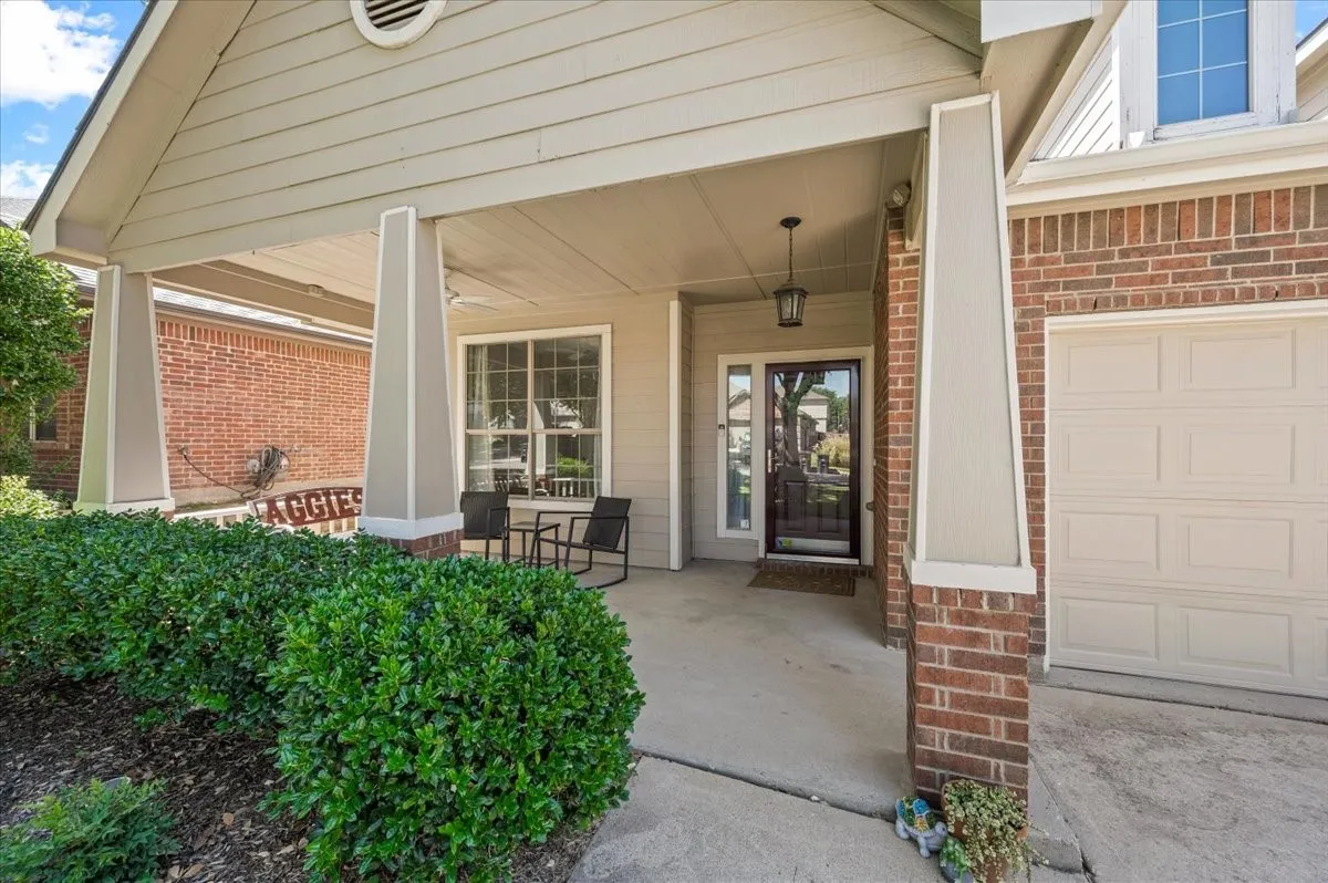 Single Family Residence For Sale in Tarrant County , 10437 Bradshaw Drive, Fort Worth, Texas 76108, 3 Bedroom, 2 Bathroom, 2 Garage spaces, 1,930 Sqft, built in 2006, mls#21376758, Real Estate Agent in Fort Worth, Homes For Sale in Tarrant county, Homes For Sale in Fort Worth, Realtor in Fort Worth Texas, Real Estate Brokerage Independent Realty Texas, Luminita Cordes Realtor