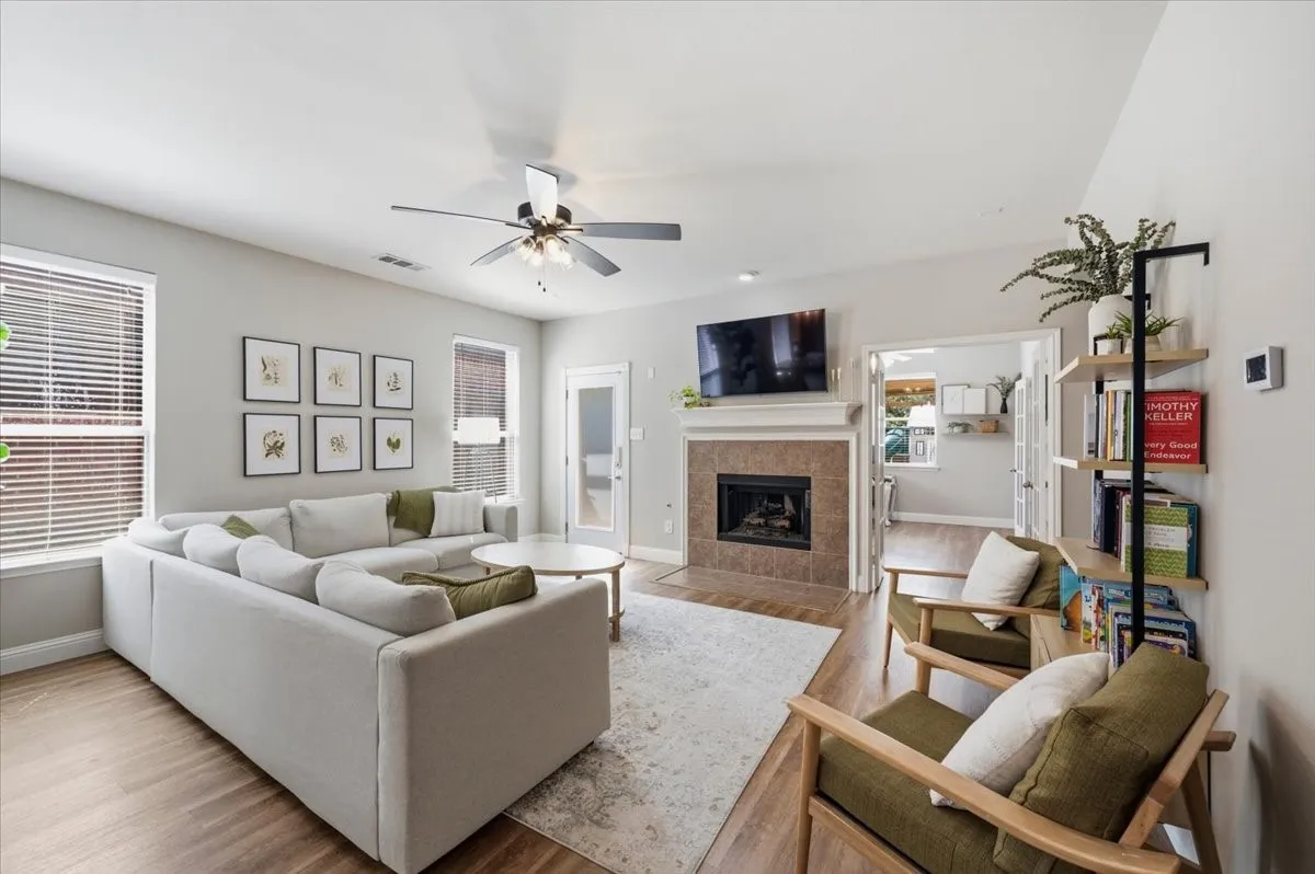 Single Family Residence For Sale in Tarrant County , 10437 Bradshaw Drive, Fort Worth, Texas 76108, 3 Bedroom, 2 Bathroom, 2 Garage spaces, 1,930 Sqft, built in 2006, mls#21376758, Real Estate Agent in Fort Worth, Homes For Sale in Tarrant county, Homes For Sale in Fort Worth, Realtor in Fort Worth Texas, Real Estate Brokerage Independent Realty Texas, Luminita Cordes Realtor