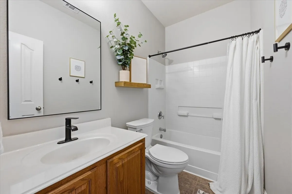Single Family Residence For Sale in Tarrant County , 10437 Bradshaw Drive, Fort Worth, Texas 76108, 3 Bedroom, 2 Bathroom, 2 Garage spaces, 1,930 Sqft, built in 2006, mls#21376758, Real Estate Agent in Fort Worth, Homes For Sale in Tarrant county, Homes For Sale in Fort Worth, Realtor in Fort Worth Texas, Real Estate Brokerage Independent Realty Texas, Luminita Cordes Realtor
