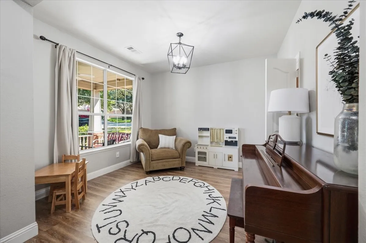 Single Family Residence For Sale in Tarrant County , 10437 Bradshaw Drive, Fort Worth, Texas 76108, 3 Bedroom, 2 Bathroom, 2 Garage spaces, 1,930 Sqft, built in 2006, mls#21376758, Real Estate Agent in Fort Worth, Homes For Sale in Tarrant county, Homes For Sale in Fort Worth, Realtor in Fort Worth Texas, Real Estate Brokerage Independent Realty Texas, Luminita Cordes Realtor