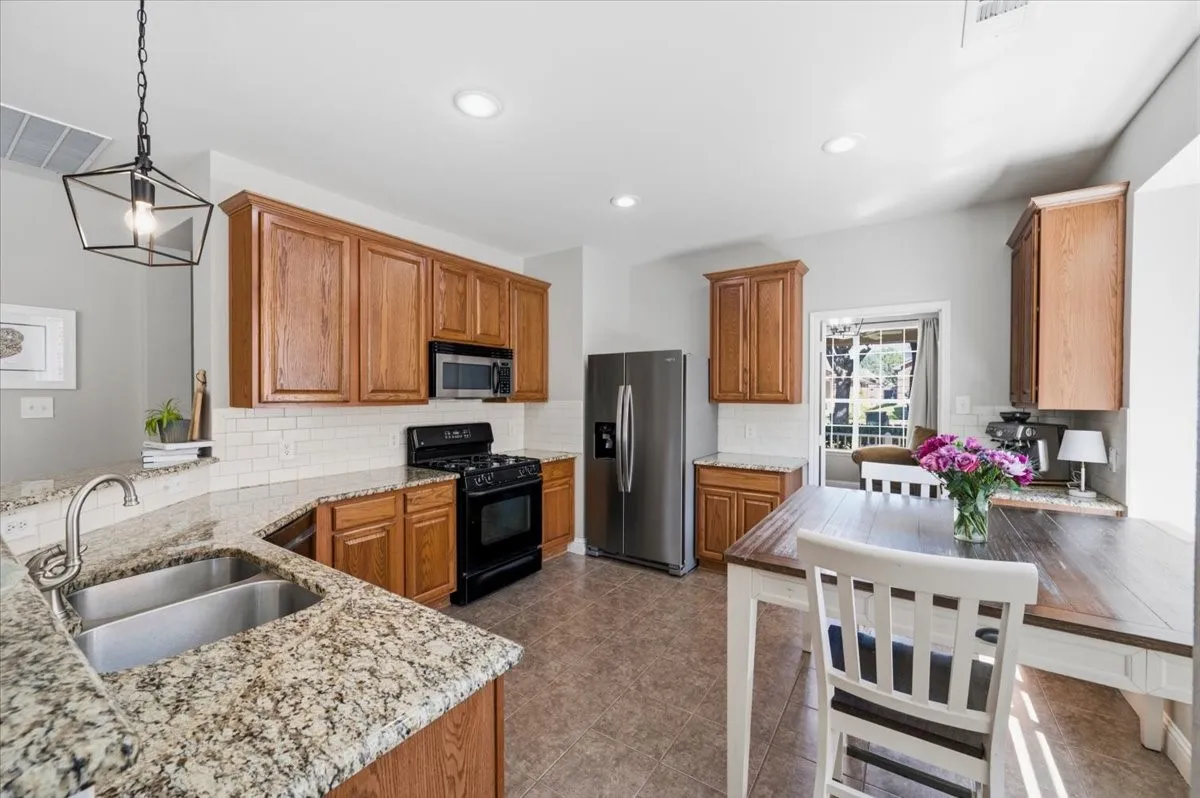 Single Family Residence For Sale in Tarrant County , 10437 Bradshaw Drive, Fort Worth, Texas 76108, 3 Bedroom, 2 Bathroom, 2 Garage spaces, 1,930 Sqft, built in 2006, mls#21376758, Real Estate Agent in Fort Worth, Homes For Sale in Tarrant county, Homes For Sale in Fort Worth, Realtor in Fort Worth Texas, Real Estate Brokerage Independent Realty Texas, Luminita Cordes Realtor