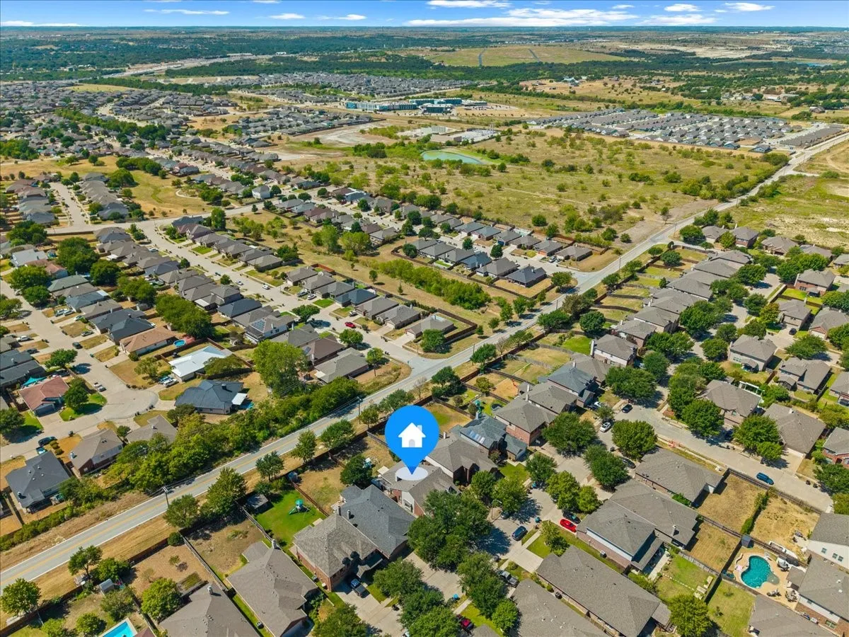 Single Family Residence For Sale in Tarrant County , 10437 Bradshaw Drive, Fort Worth, Texas 76108, 3 Bedroom, 2 Bathroom, 2 Garage spaces, 1,930 Sqft, built in 2006, mls#21376758, Real Estate Agent in Fort Worth, Homes For Sale in Tarrant county, Homes For Sale in Fort Worth, Realtor in Fort Worth Texas, Real Estate Brokerage Independent Realty Texas, Luminita Cordes Realtor