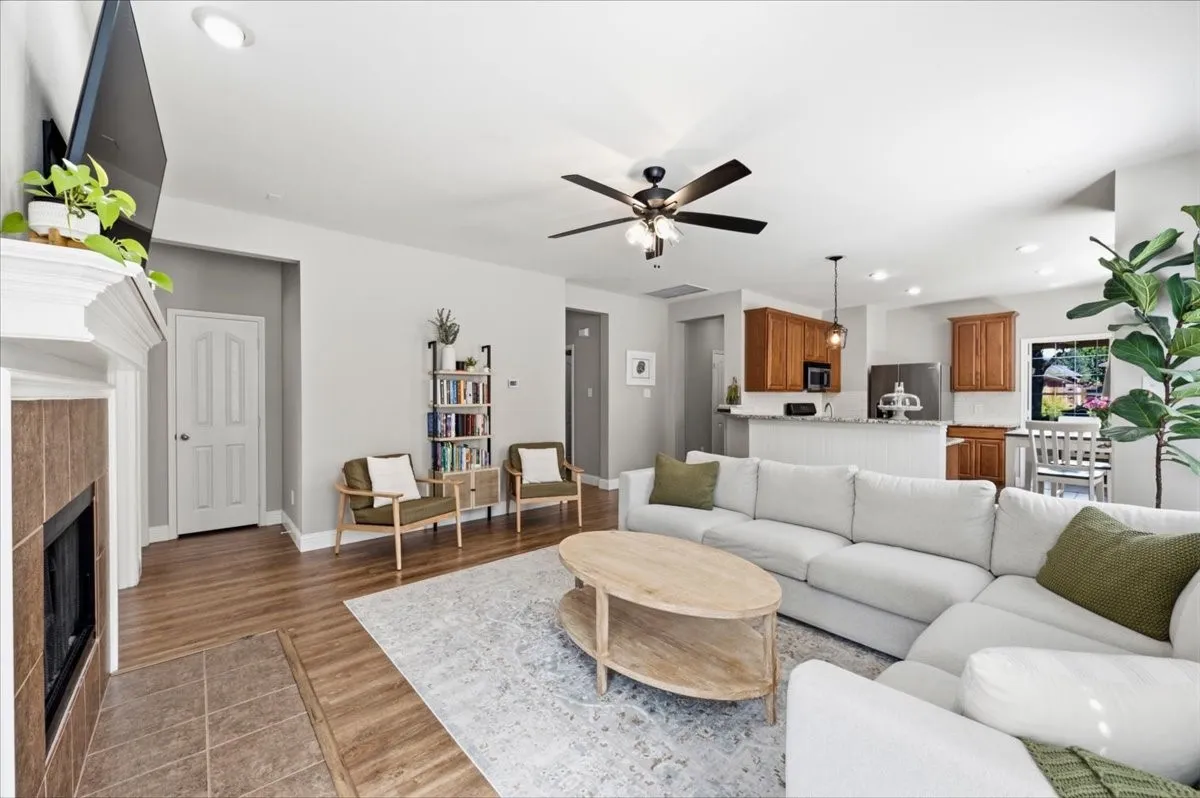 Single Family Residence For Sale in Tarrant County , 10437 Bradshaw Drive, Fort Worth, Texas 76108, 3 Bedroom, 2 Bathroom, 2 Garage spaces, 1,930 Sqft, built in 2006, mls#21376758, Real Estate Agent in Fort Worth, Homes For Sale in Tarrant county, Homes For Sale in Fort Worth, Realtor in Fort Worth Texas, Real Estate Brokerage Independent Realty Texas, Luminita Cordes Realtor